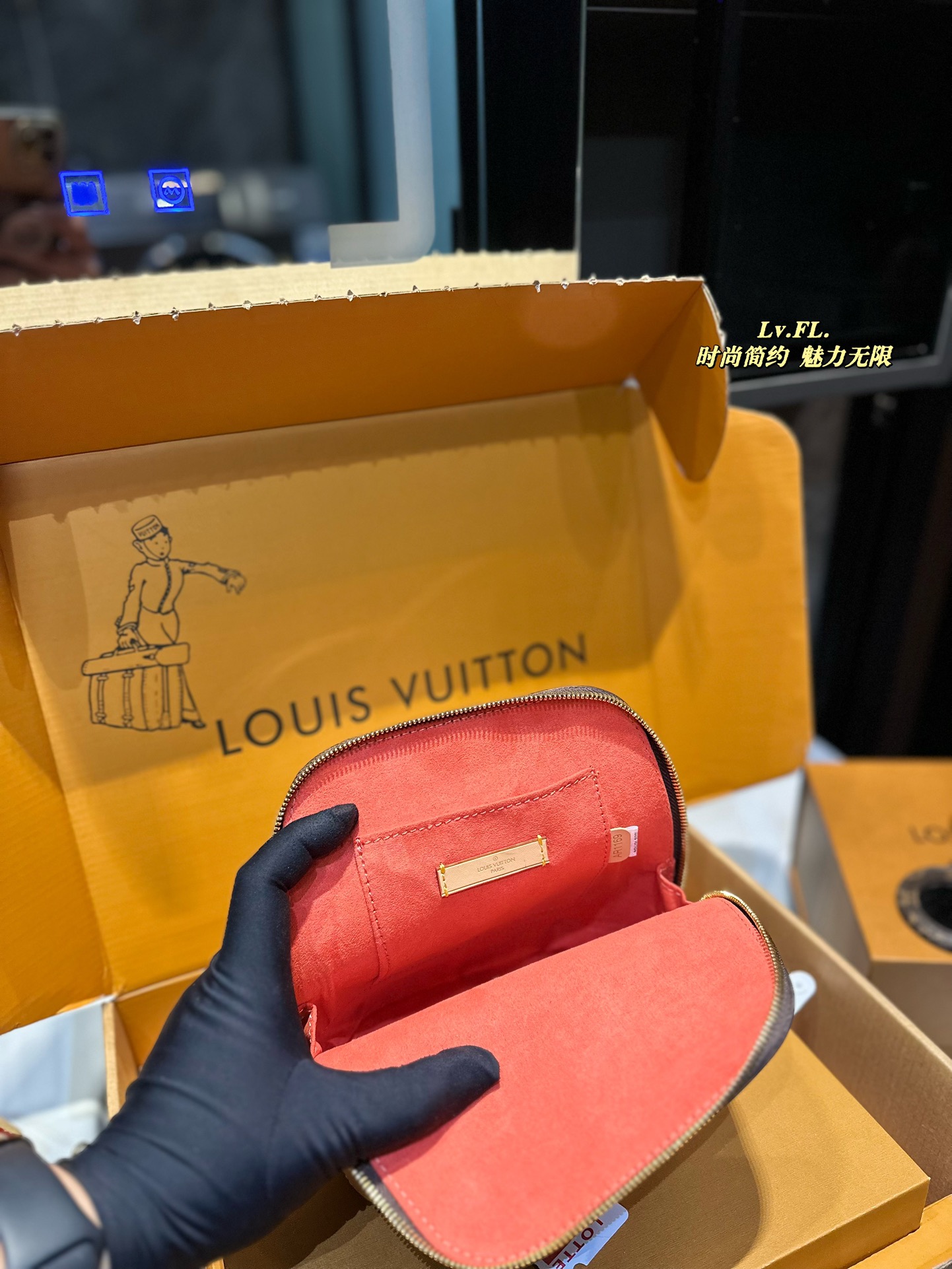 Louis Alma Retiro bag size: 15*20 cm