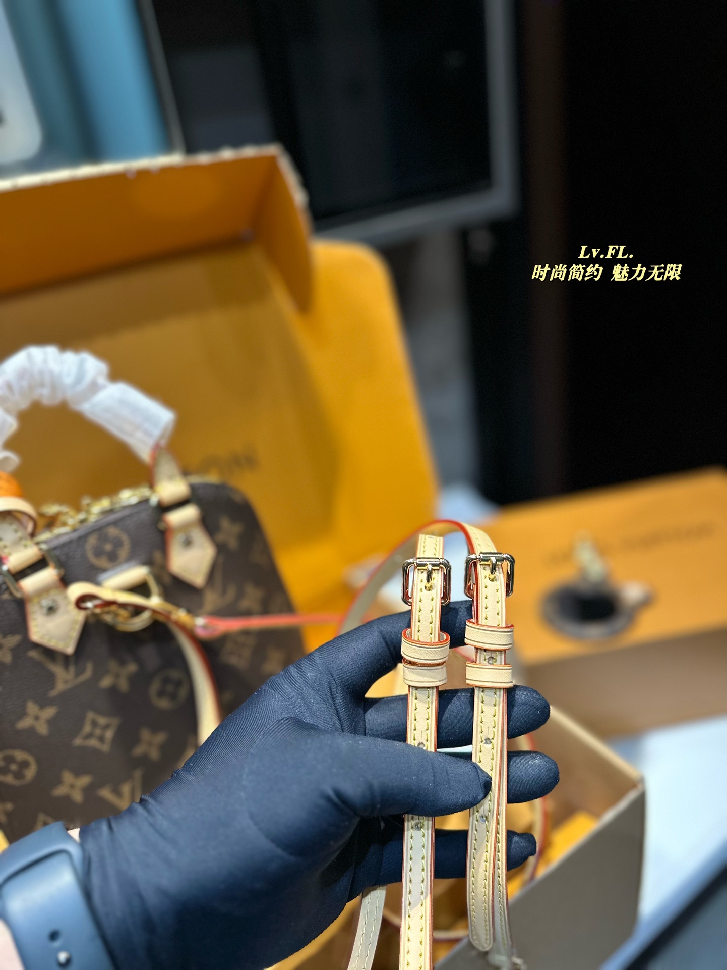 Louis Alma Retiro bag size: 15*20 cm