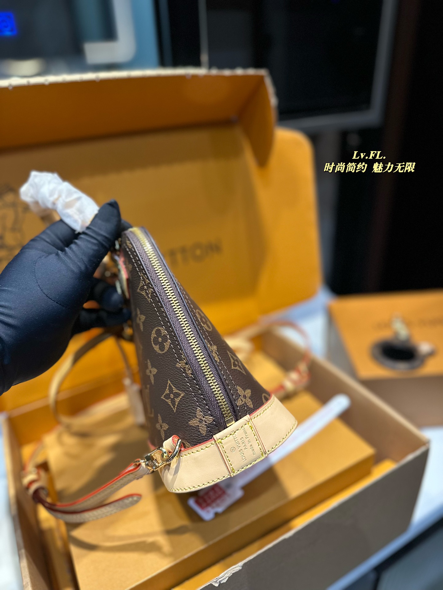 Louis Alma Retiro bag size: 15*20 cm