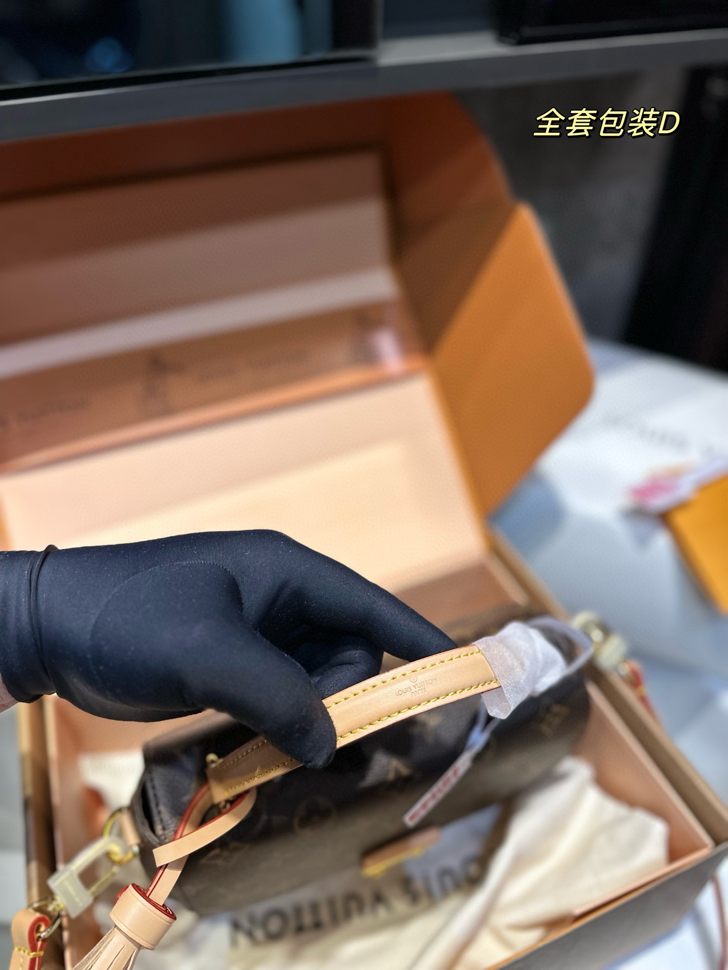 louis-croisette-new-arrival-bag-size-23-16cm-4065