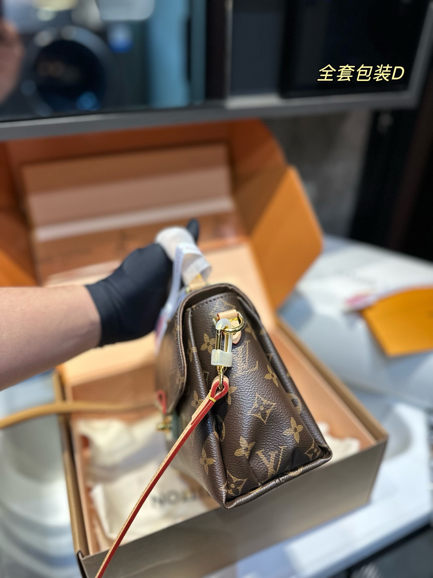 louis-croisette-new-arrival-bag-size-23-16cm-4065