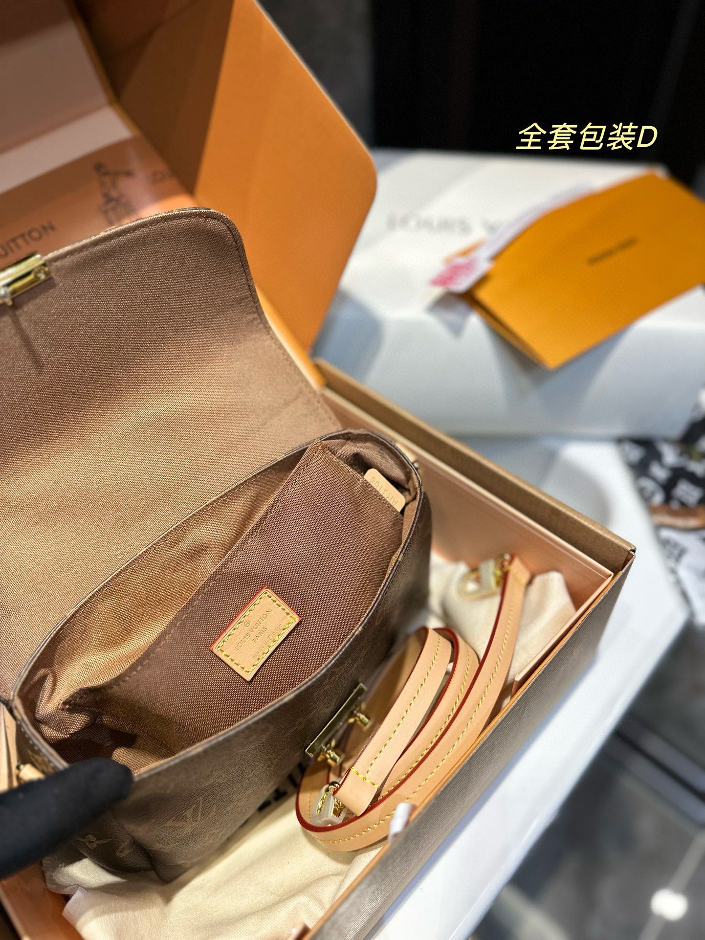 louis-croisette-new-arrival-bag-size-23-16cm-4065