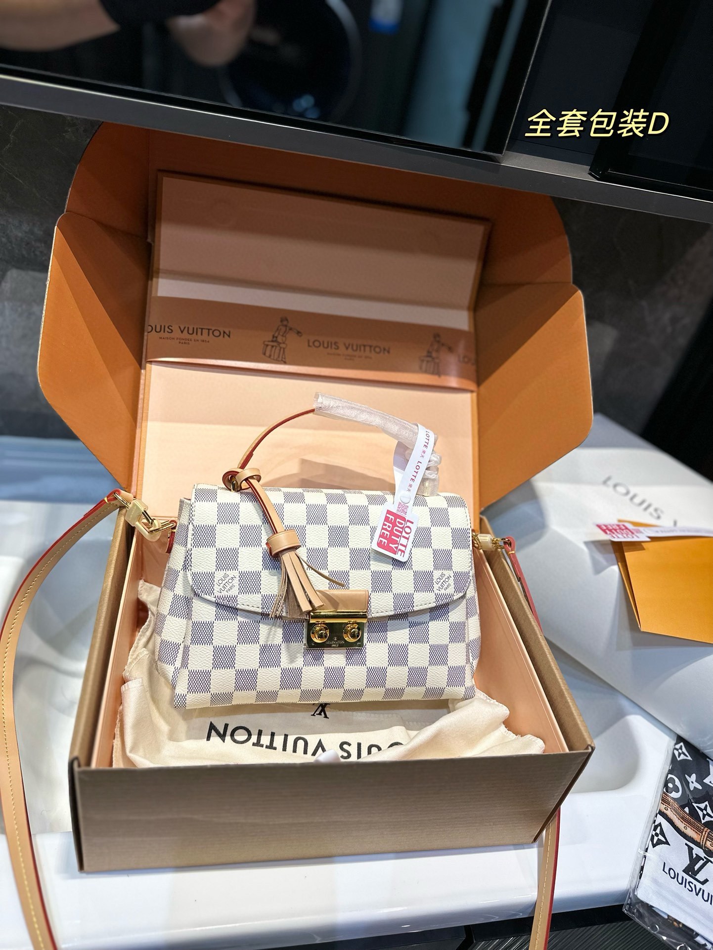 louis-croisette-new-arrival-bag-size-23-16cm-4065