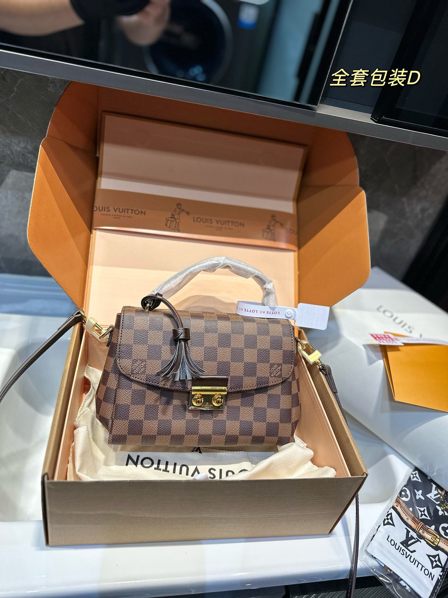 louis-croisette-new-arrival-bag-size-23-16cm-4065