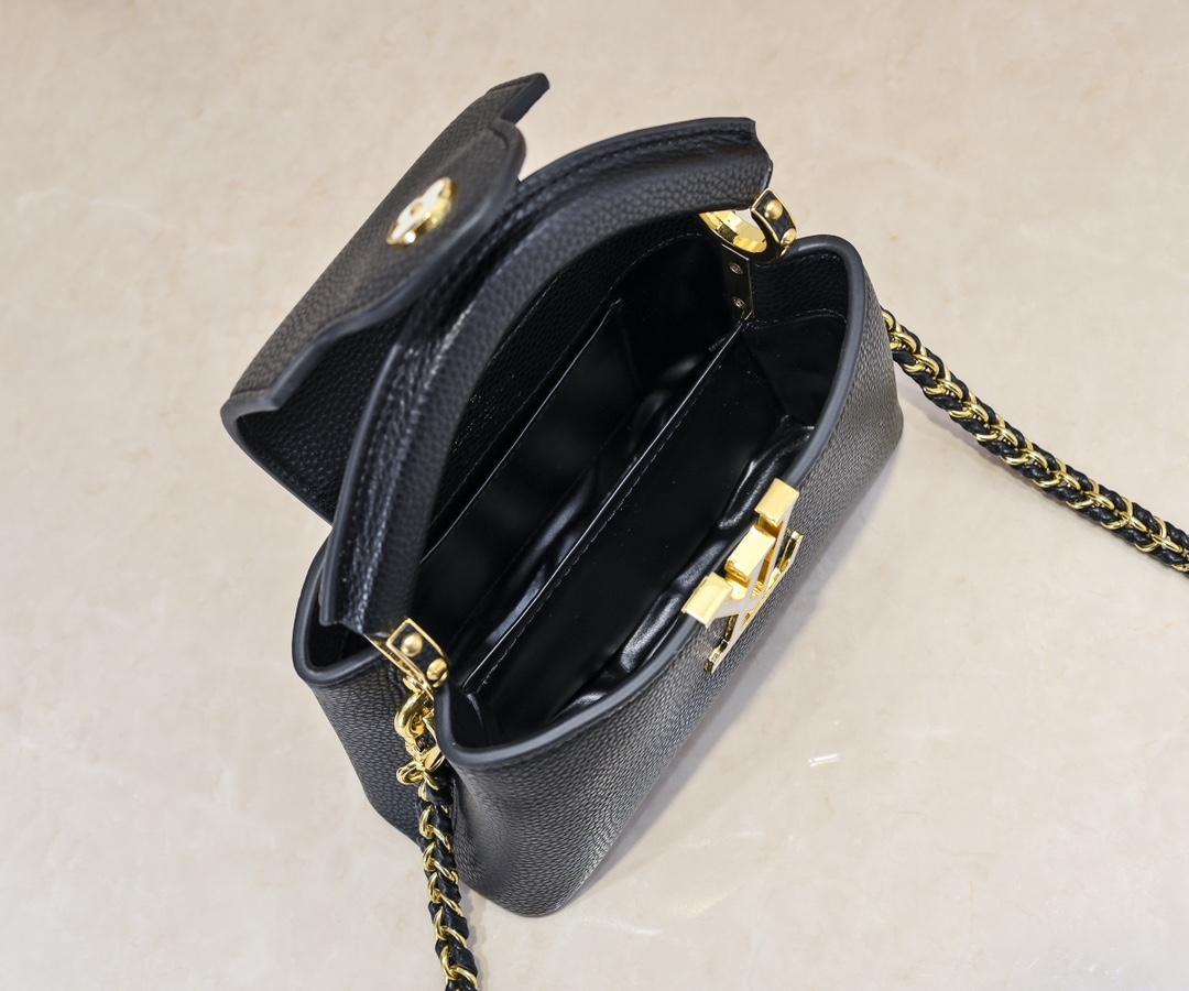 louis-new-arrival-m22122-capushell-taurillon-leather-646