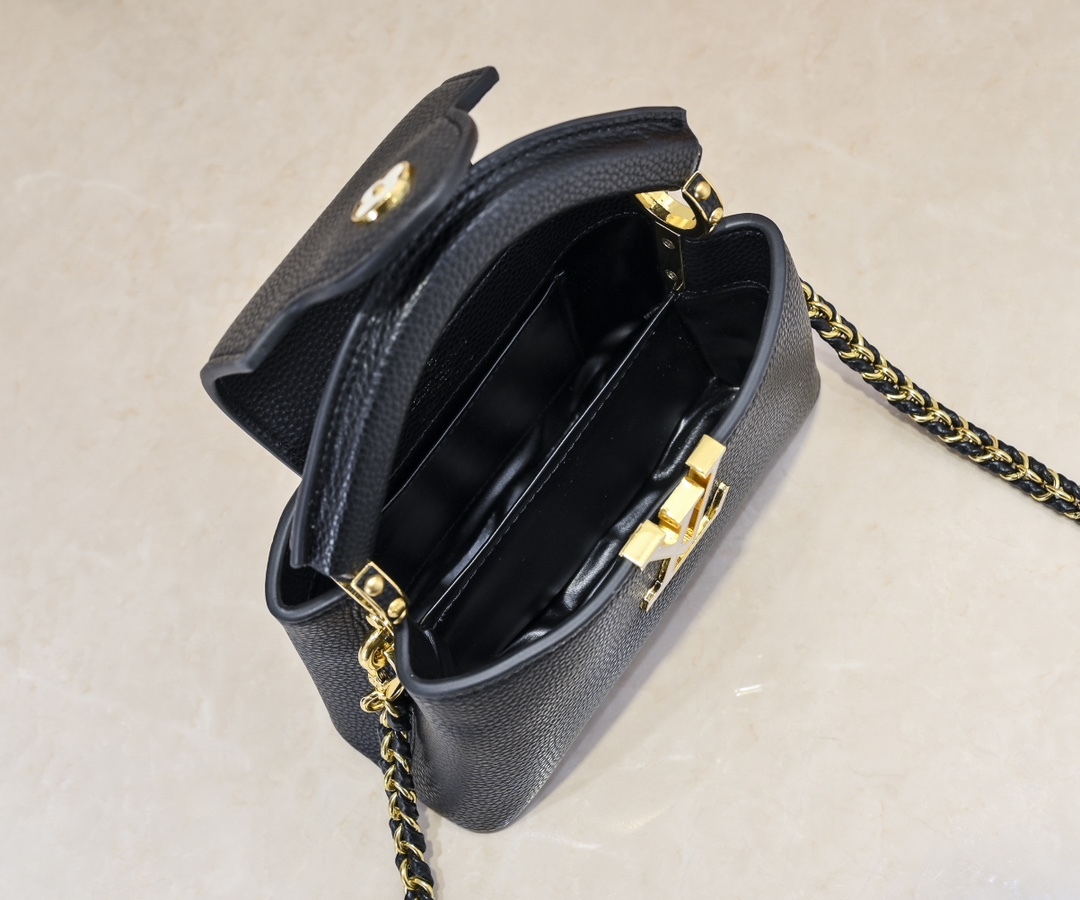 louis-new-arrival-m22122-capushell-taurillon-leather-646