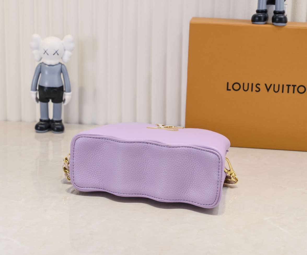 louis-new-arrival-m22122-capushell-taurillon-leather-646