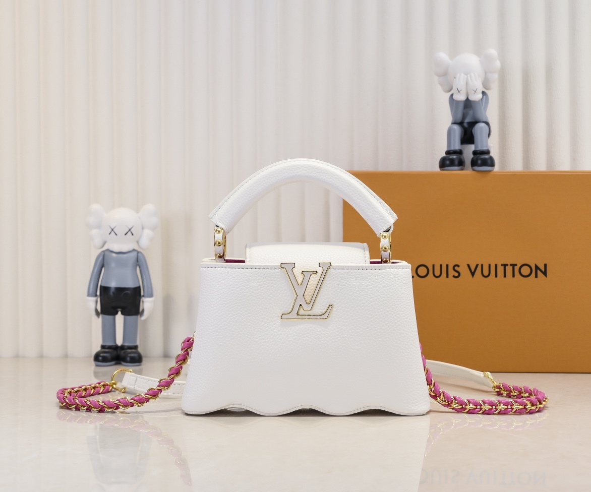 louis-new-arrival-m22122-capushell-taurillon-leather-646