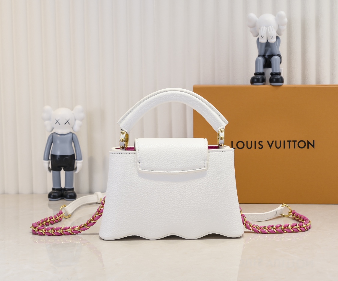 louis-new-arrival-m22122-capushell-taurillon-leather-646