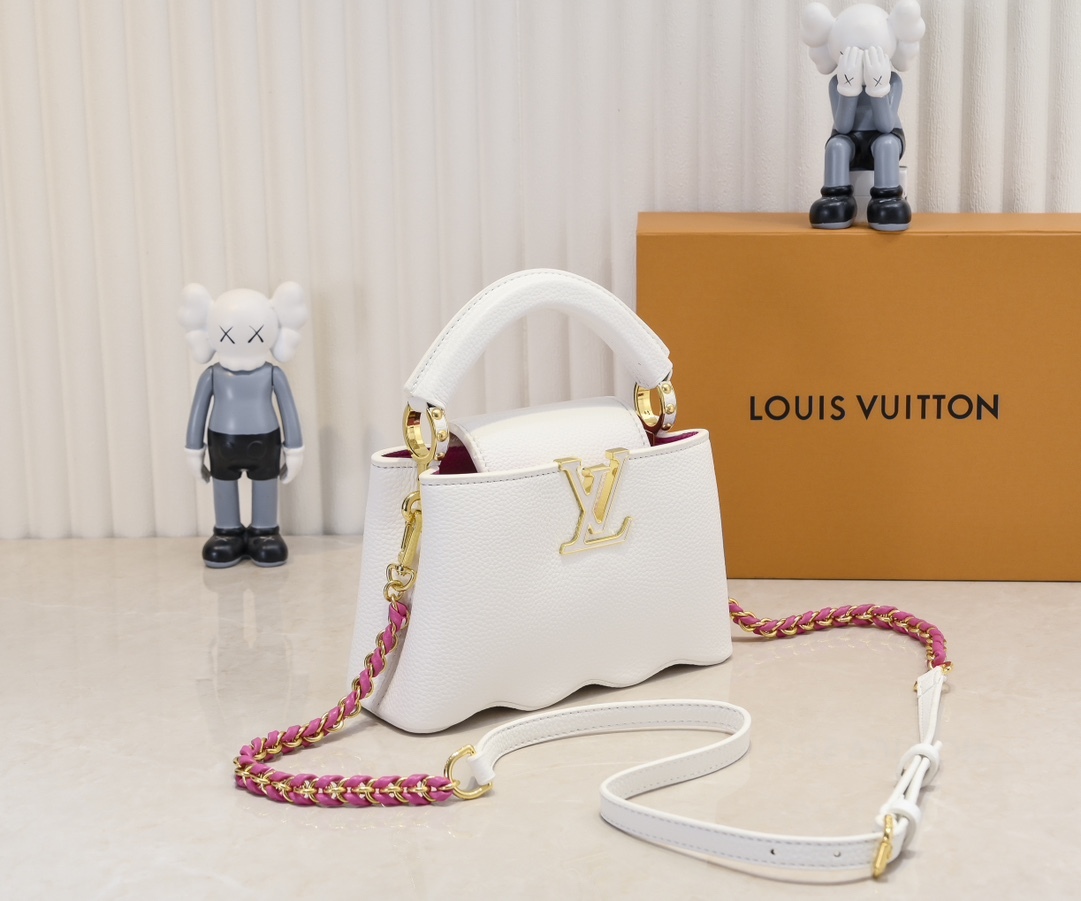 louis-new-arrival-m22122-capushell-taurillon-leather-646