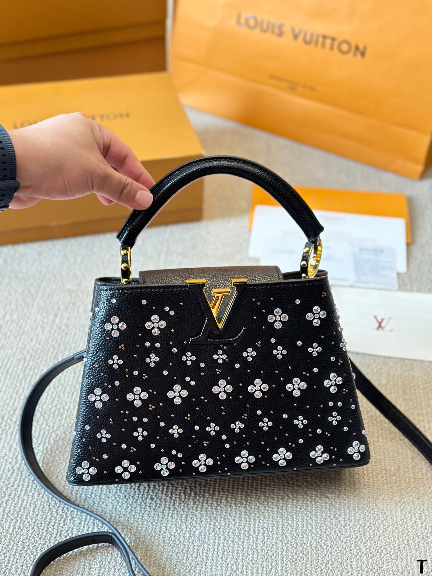 louis-capucines-new-arrival-bag-size-27-18cm-7834