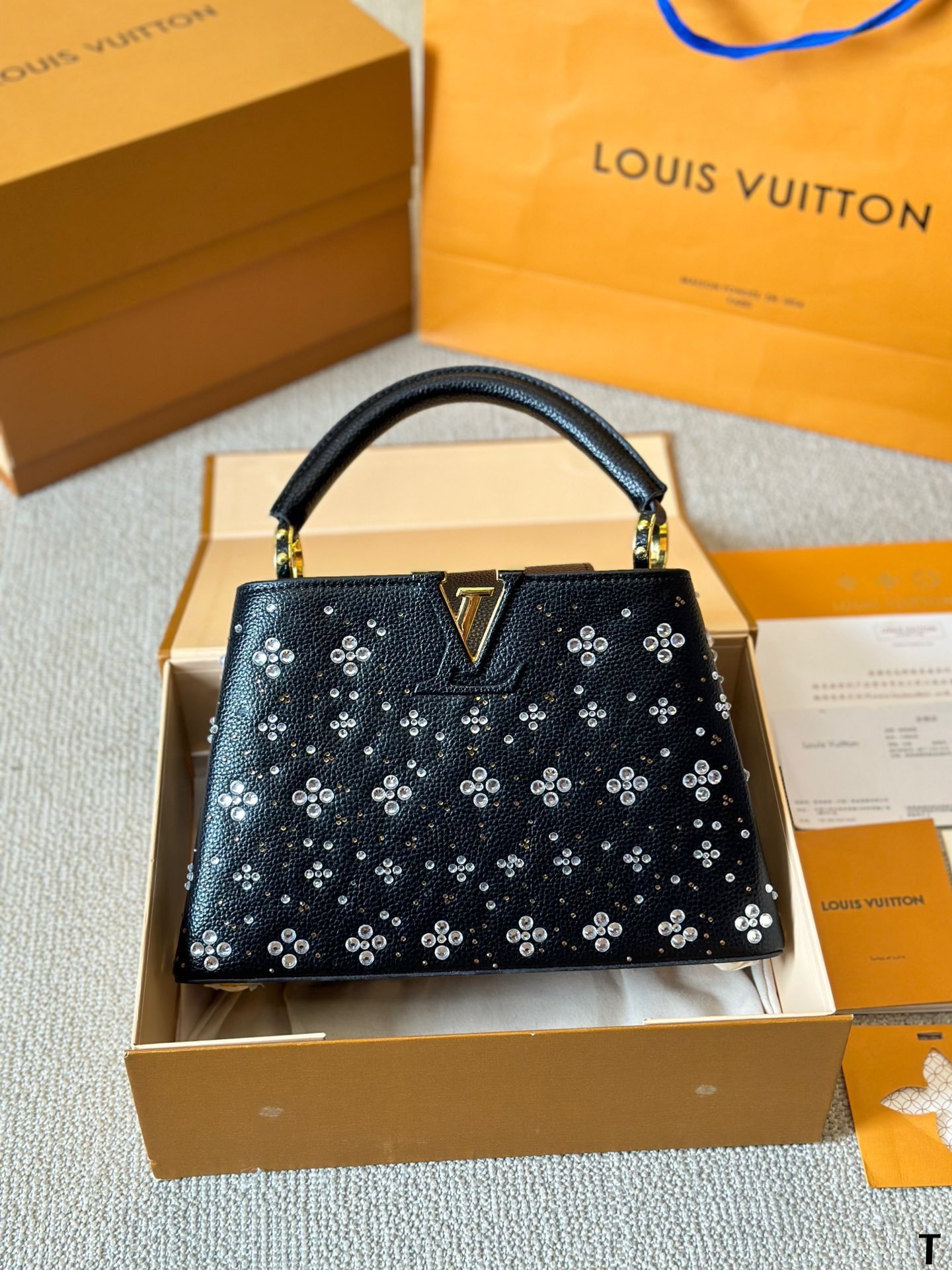 Louis capucines new arrival bag size :27*18cm