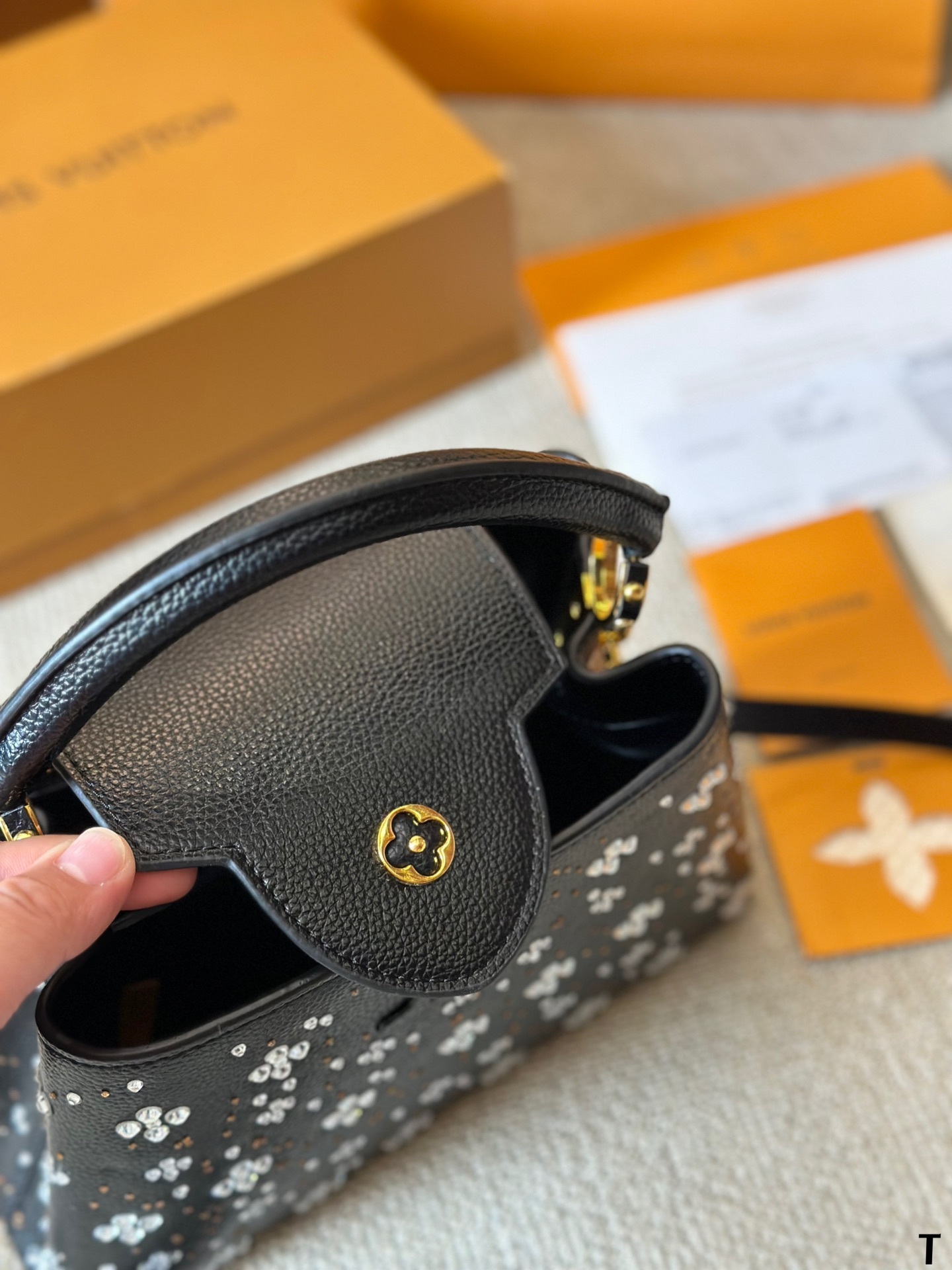 Louis capucines new arrival bag size :27*18cm