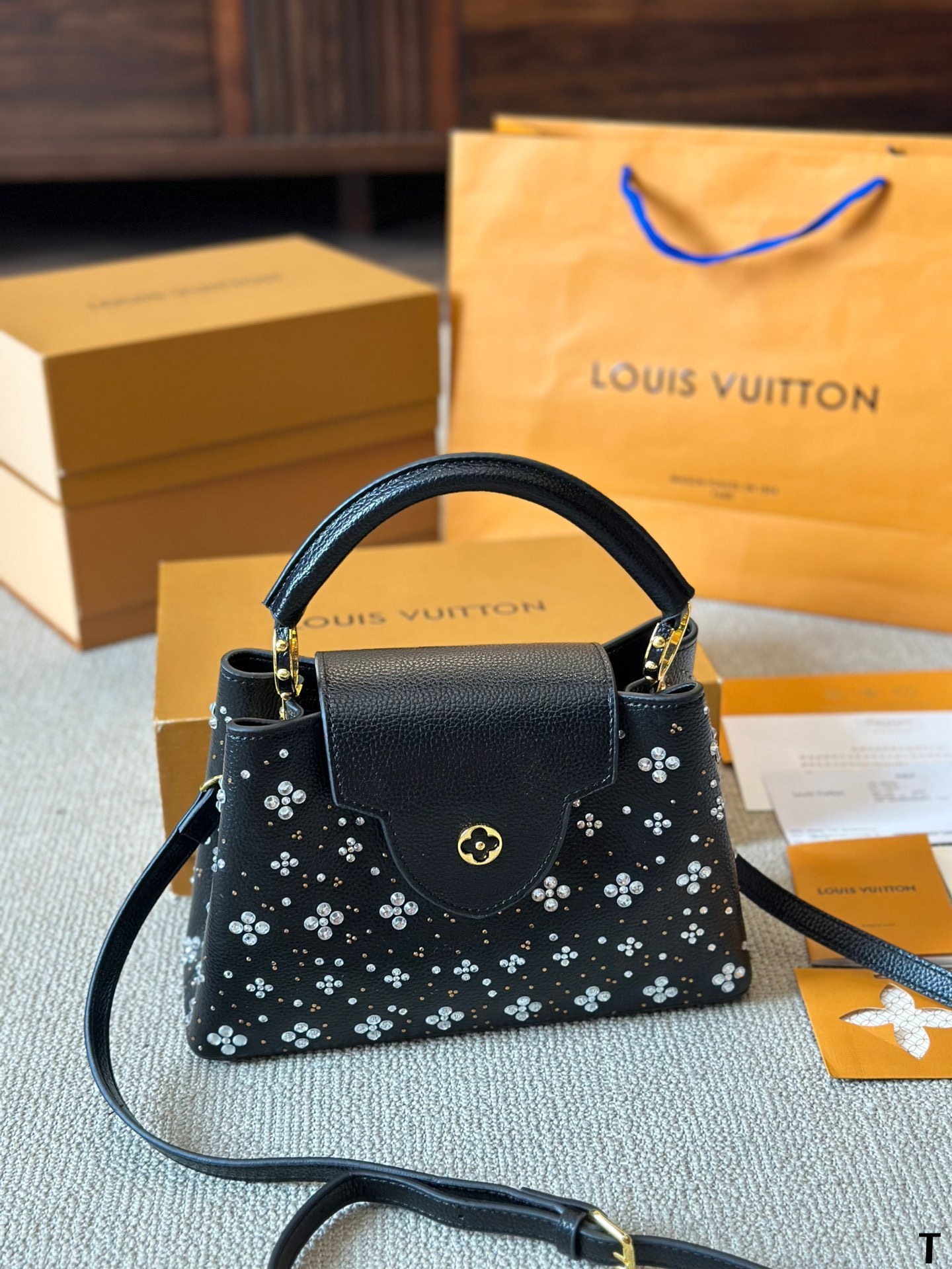 Louis capucines new arrival bag size :27*18cm