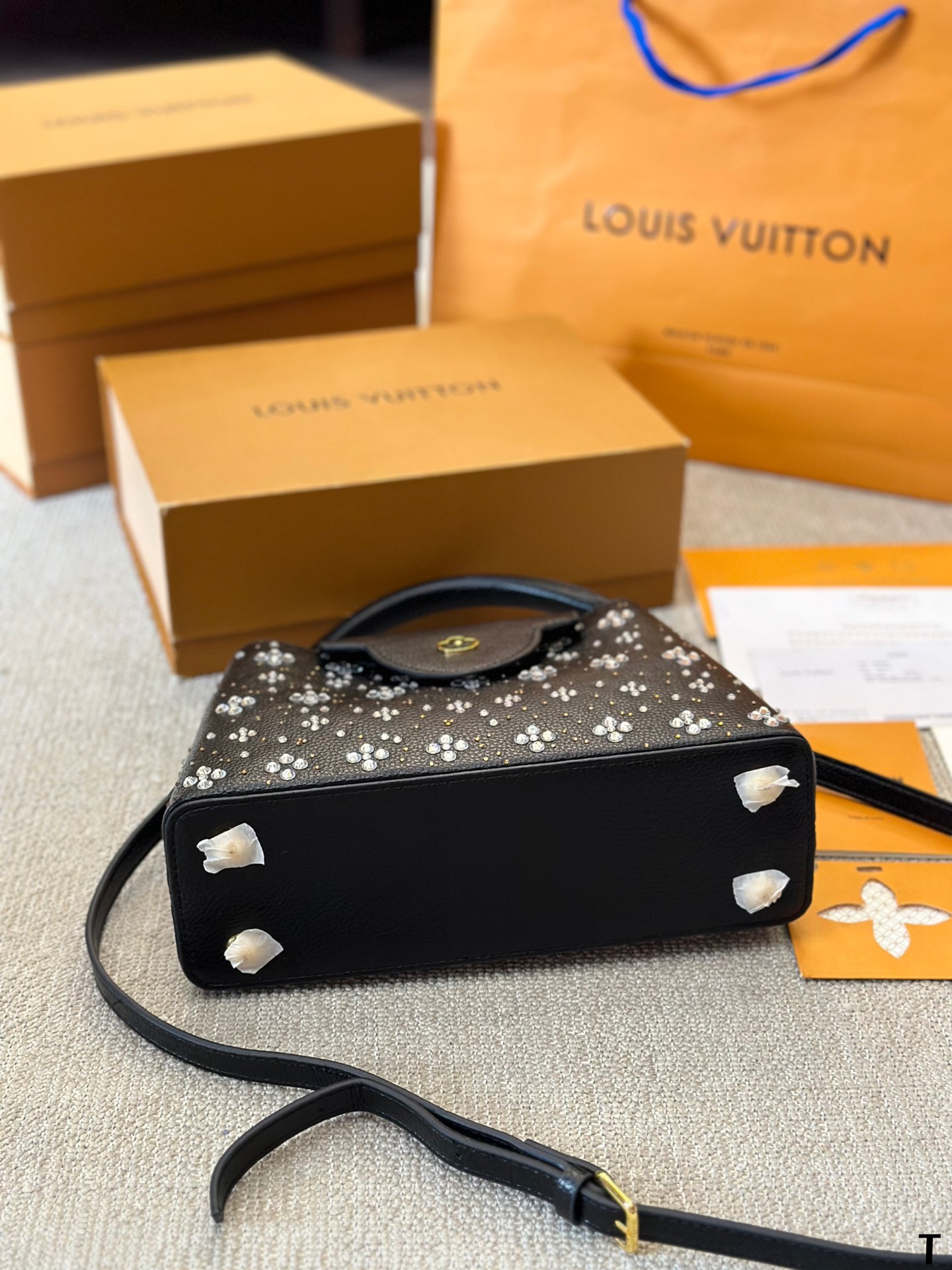 Louis capucines new arrival bag size :27*18cm