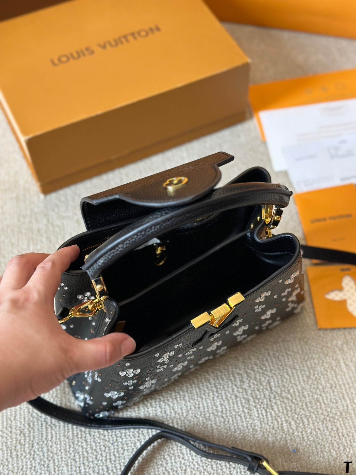 Louis capucines new arrival bag size :27*18cm