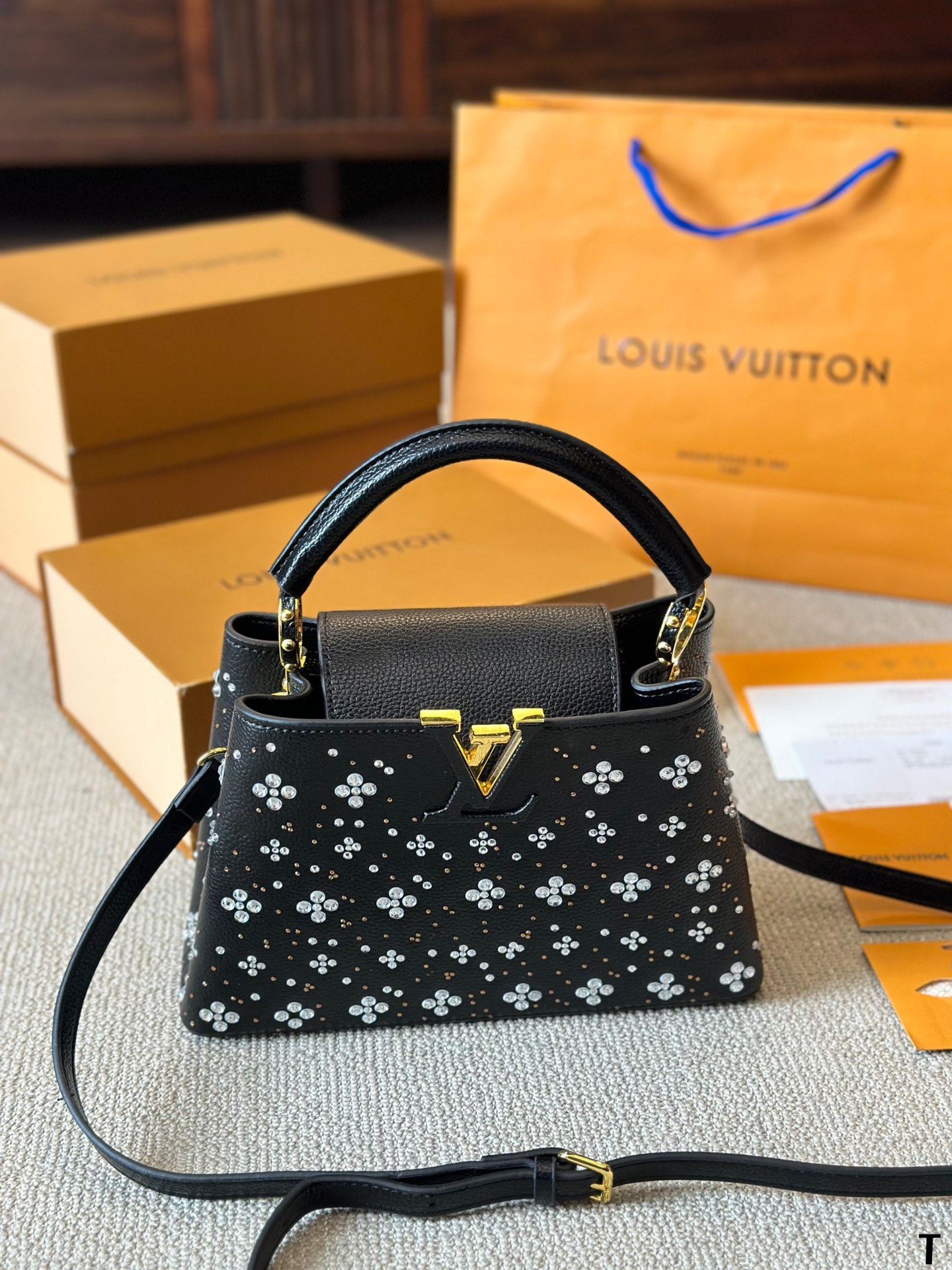 Louis capucines new arrival bag size :27*18cm