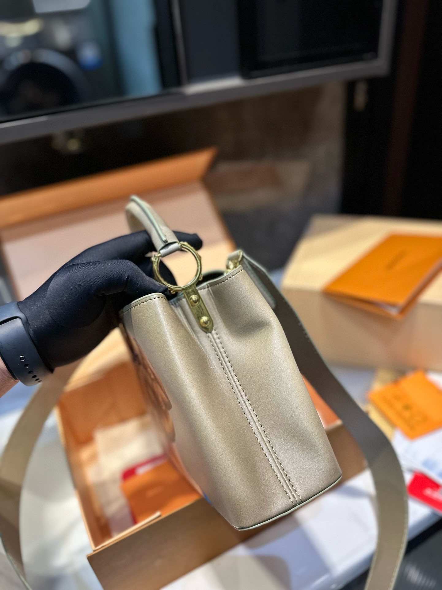 Louis new arrival women king Capucines monogram bag size: 27 cm