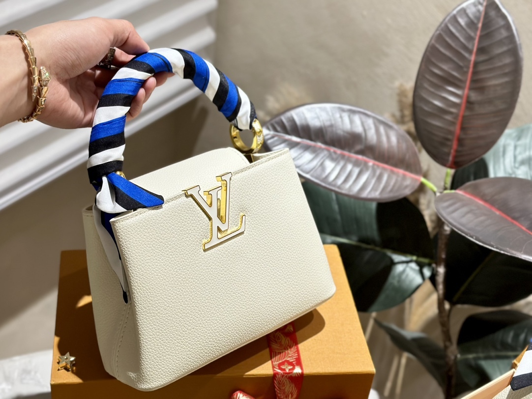 louis-capucines-new-arrival-bag-05-3563