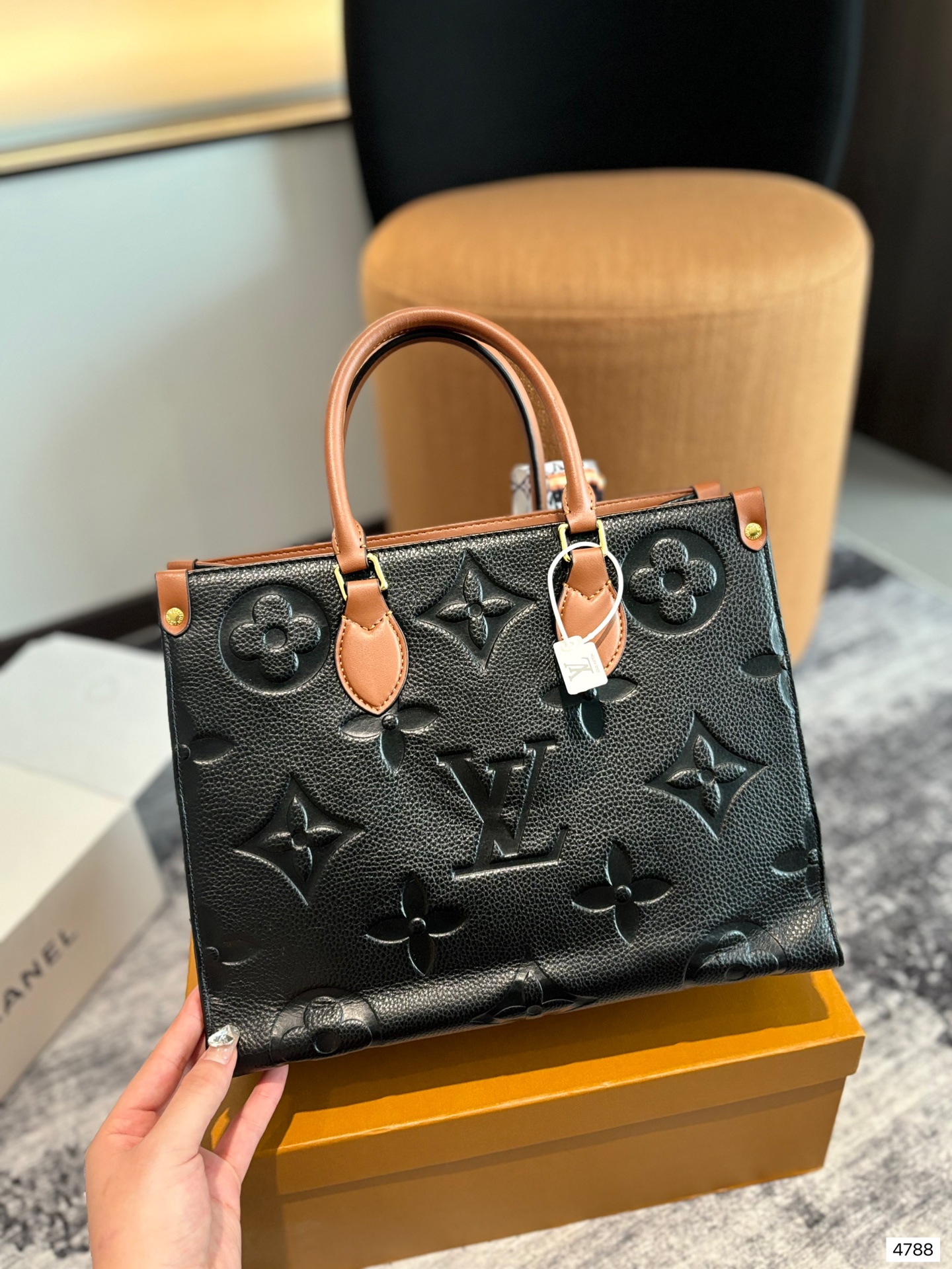 louis-new-arrival-onthego-monogram-empreinte-bag-size-34-cm-5557