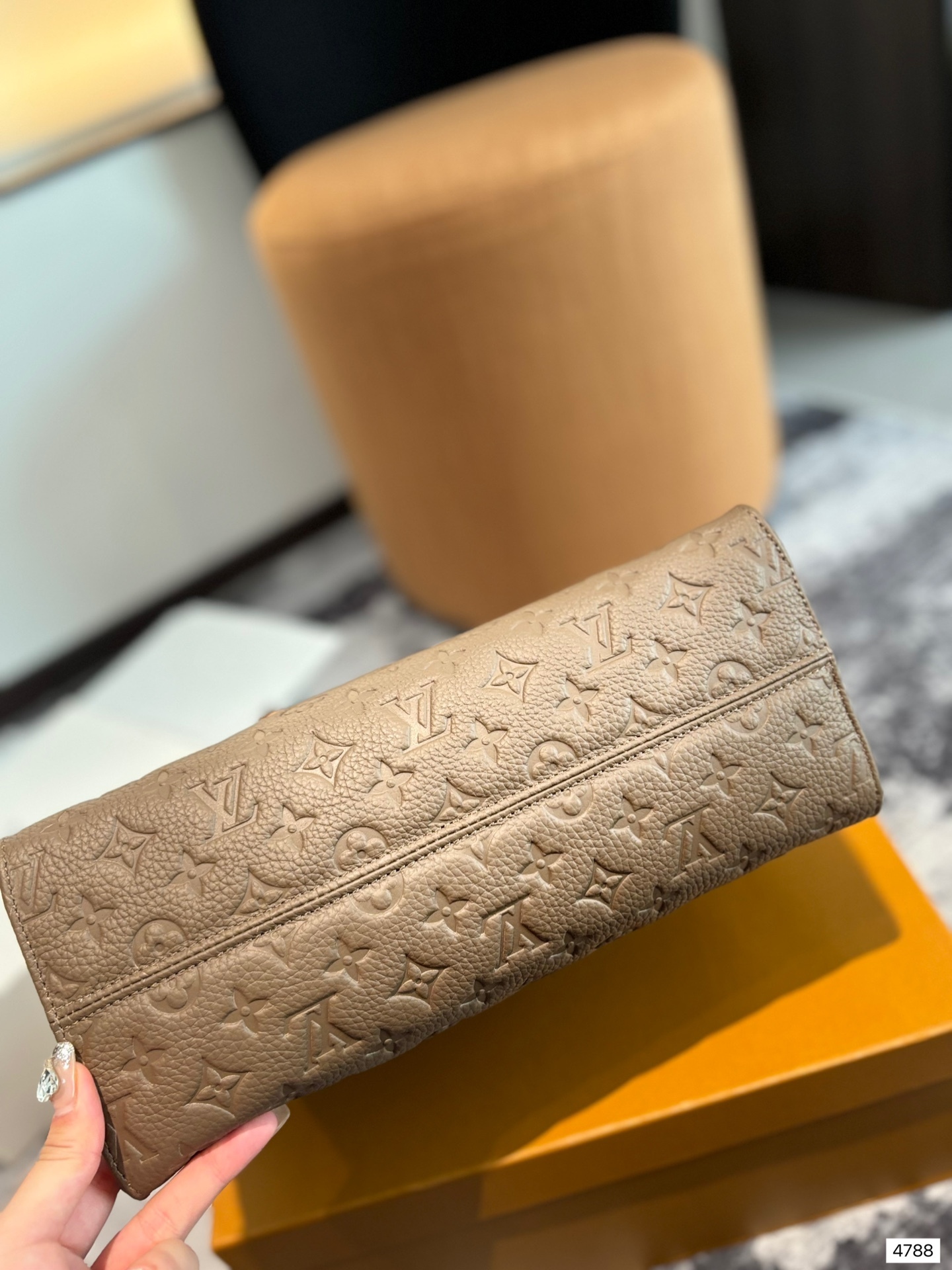 louis-new-arrival-onthego-monogram-empreinte-bag-size-34-cm-6536