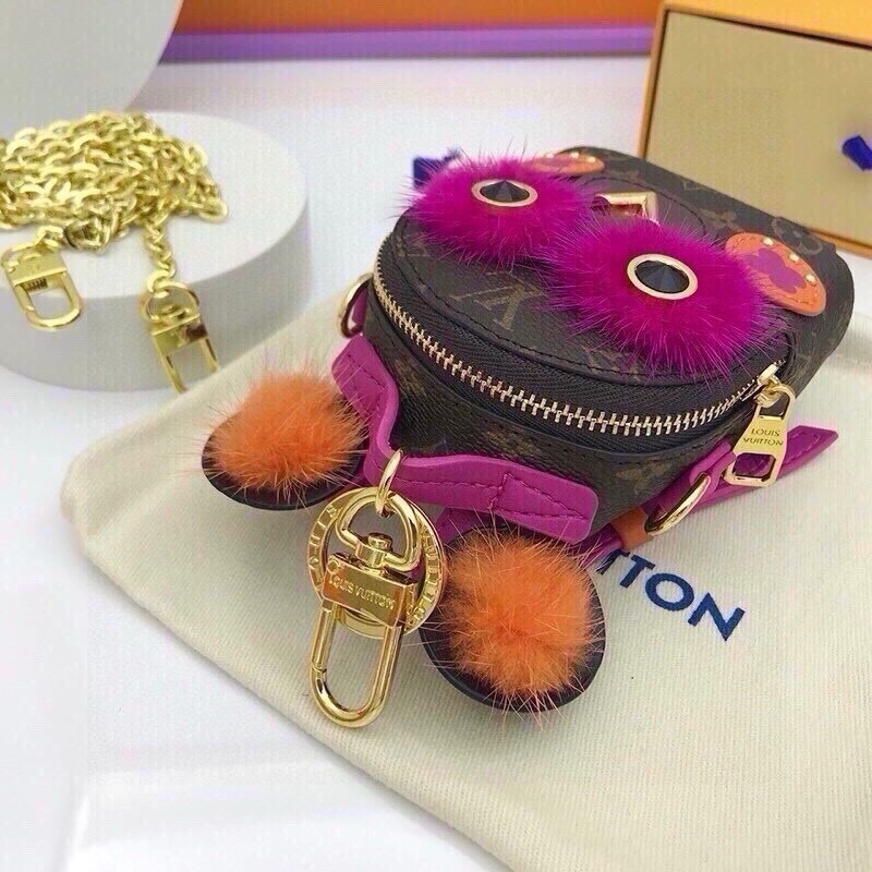louis-m69552-palm-springs-bear-mini-key-chain-purse-7782
