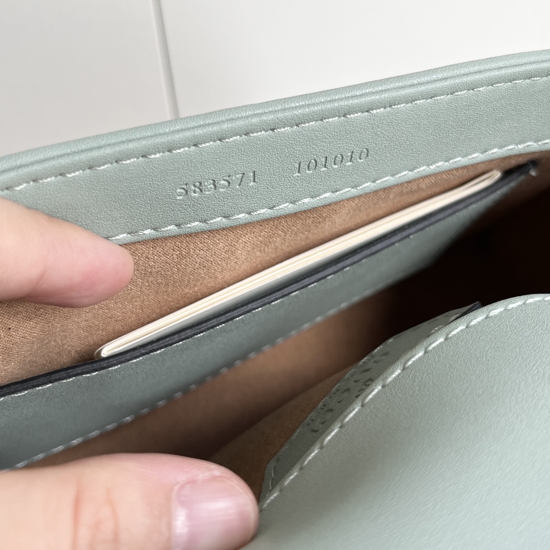 GG Marmont mini new arrival bag size: 21*15.5*8cm