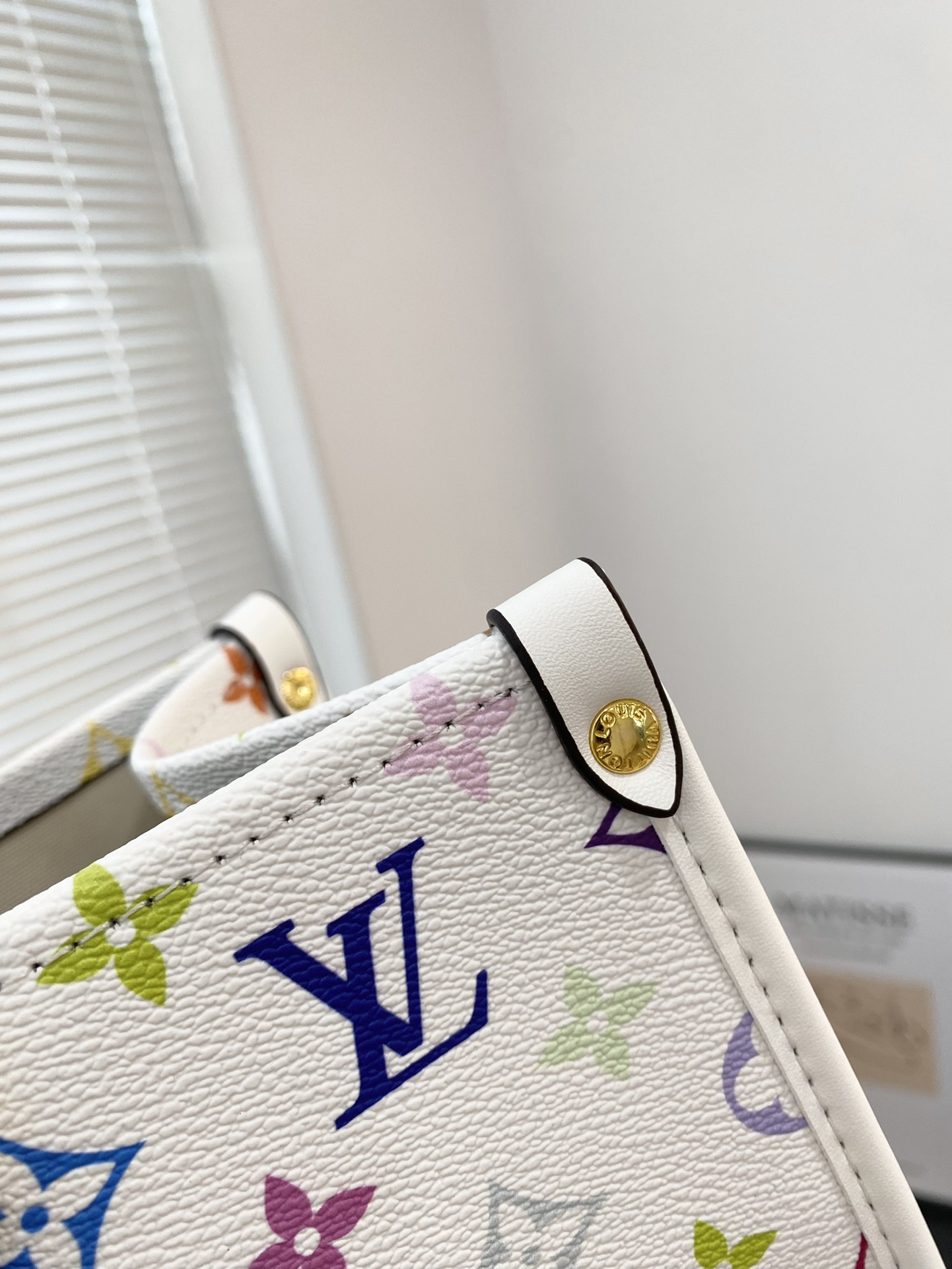 Louis new arrival onthego tote bag size : 35 cm