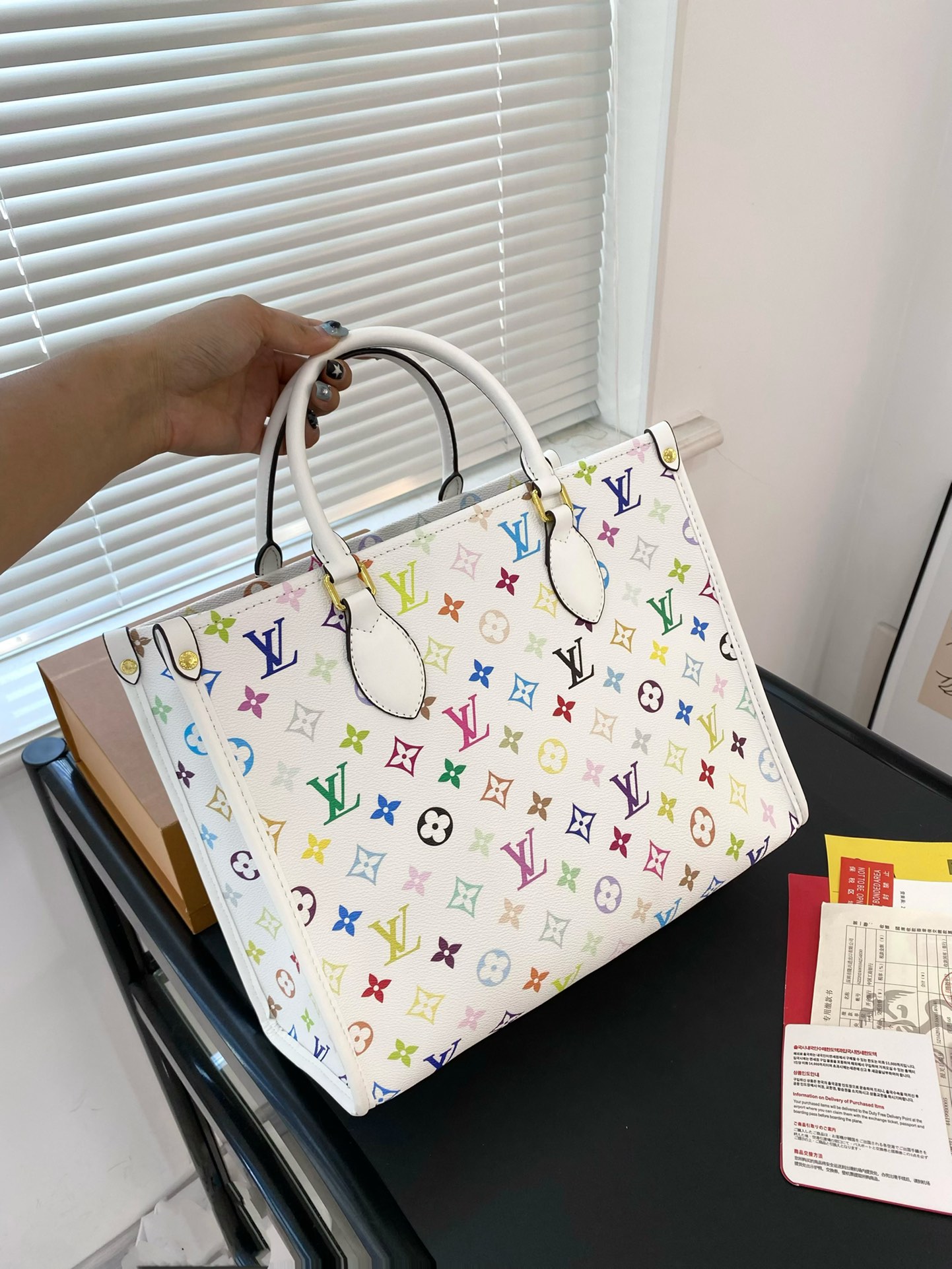 Louis new arrival onthego tote bag size : 35 cm