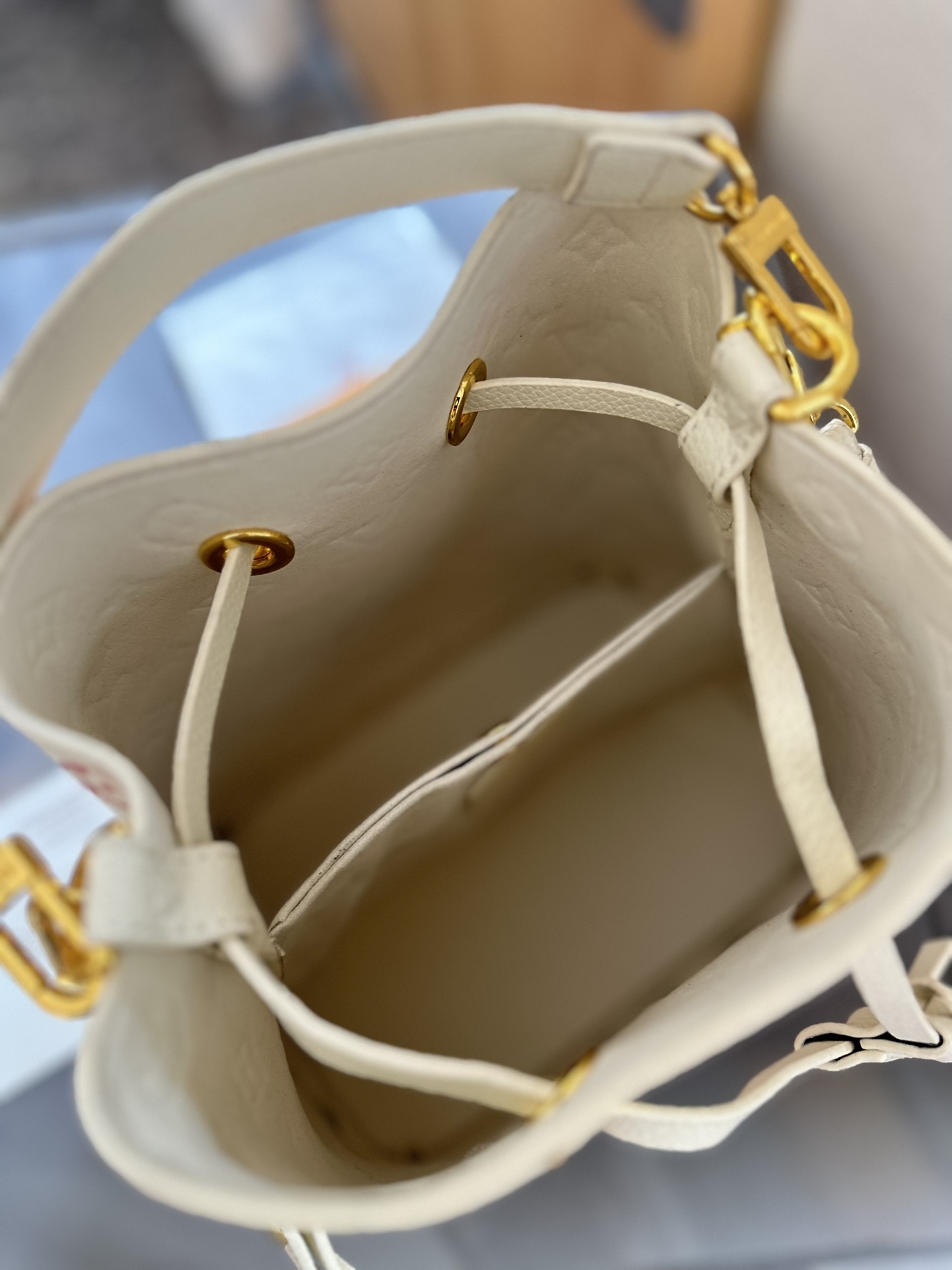 Louis new arrival NEONOE M44022 bag size: 20 cm