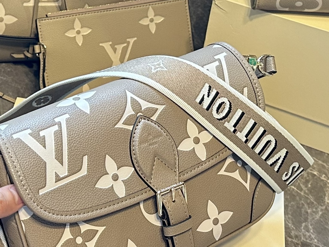 Louis M45985 new arrival bag size: 24 x 15 x 9cm