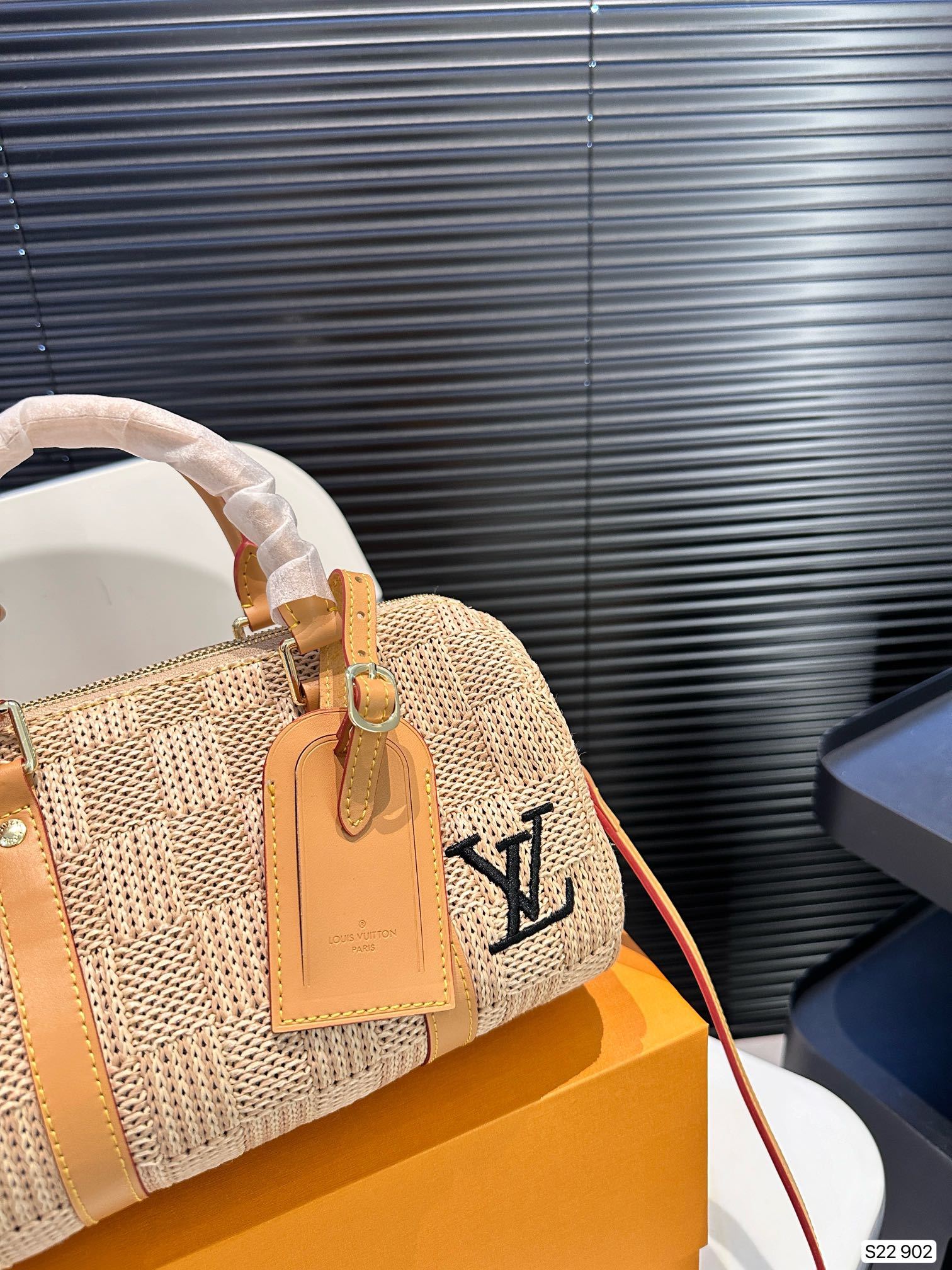 Louis new arrival Noe Purse bag size: 25 * 14 cm