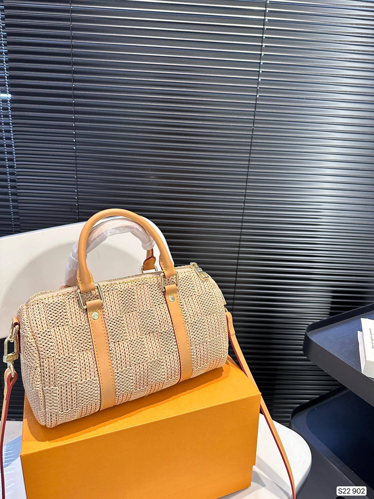 Louis new arrival Noe Purse bag size: 25 * 14 cm