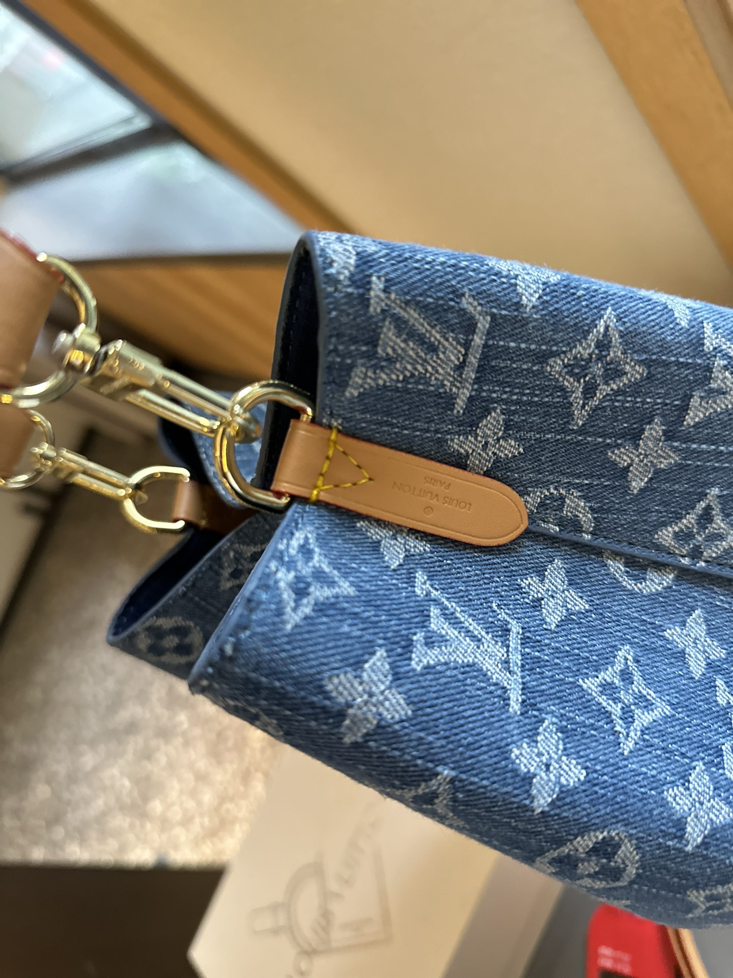 Louis new arrival NEONOE M44022  bag size: 20 cm