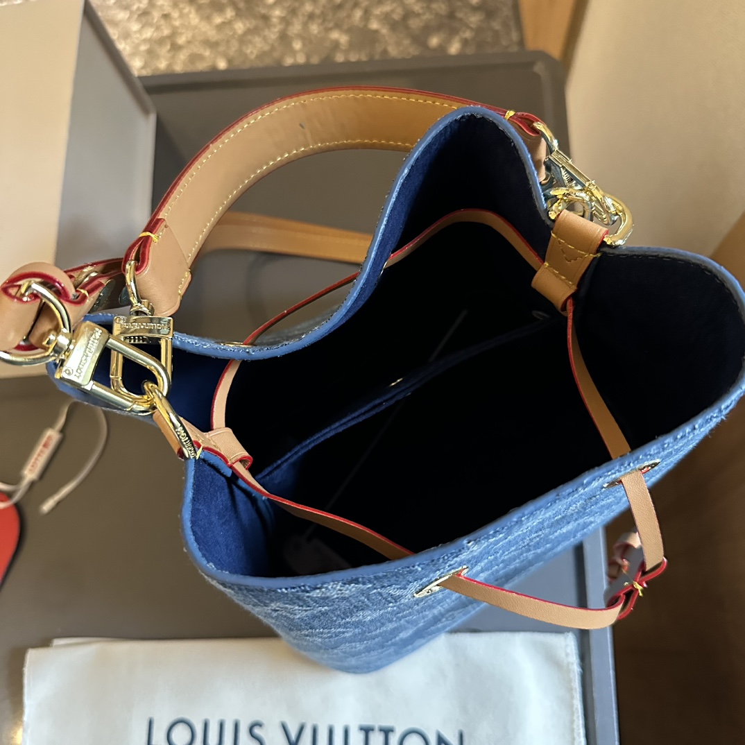 Louis new arrival NEONOE M44022  bag size: 20 cm