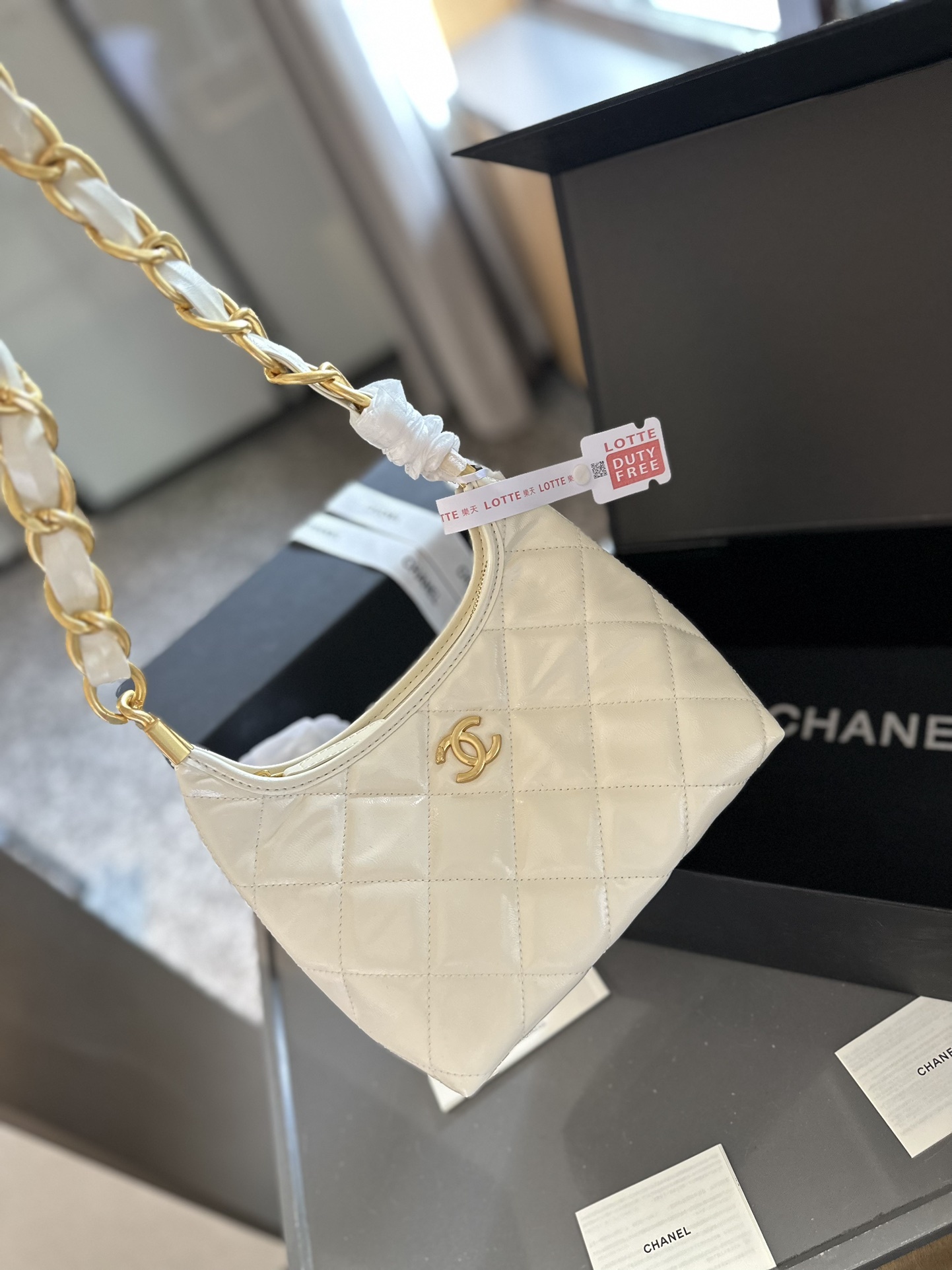 cc-new-arrival-24-hobo-bag-size-22cm-8236