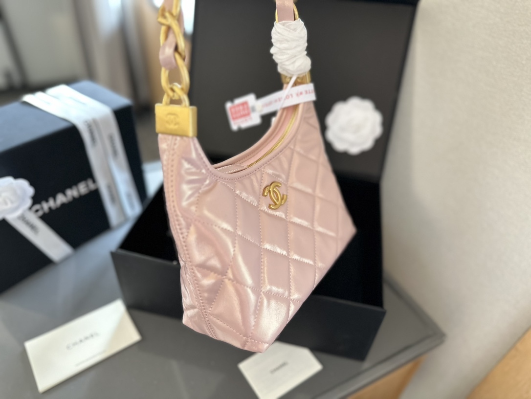 cc-new-arrival-24-hobo-bag-size-22cm-8236