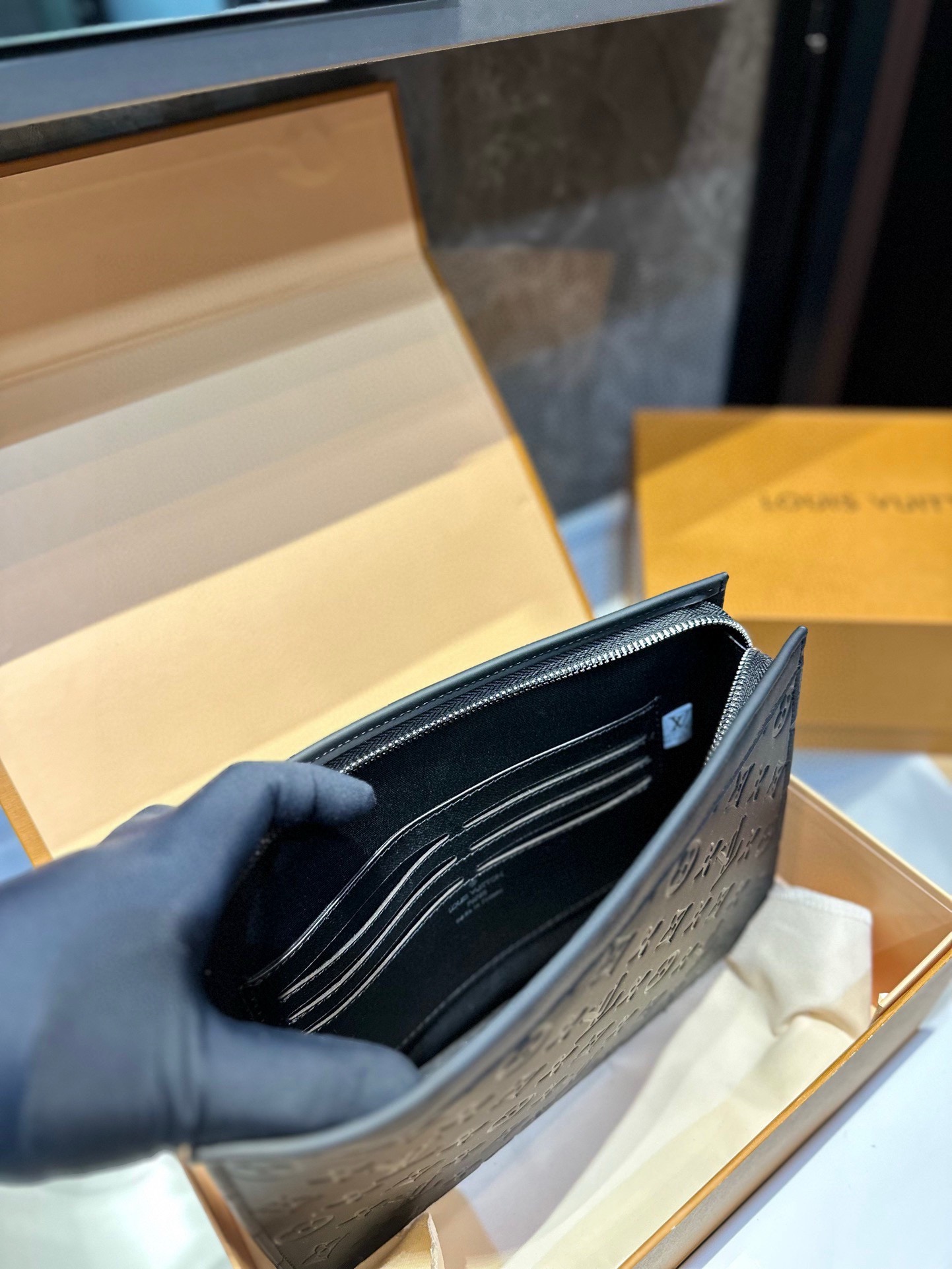 Louis new arrival handbag size: 26 cm