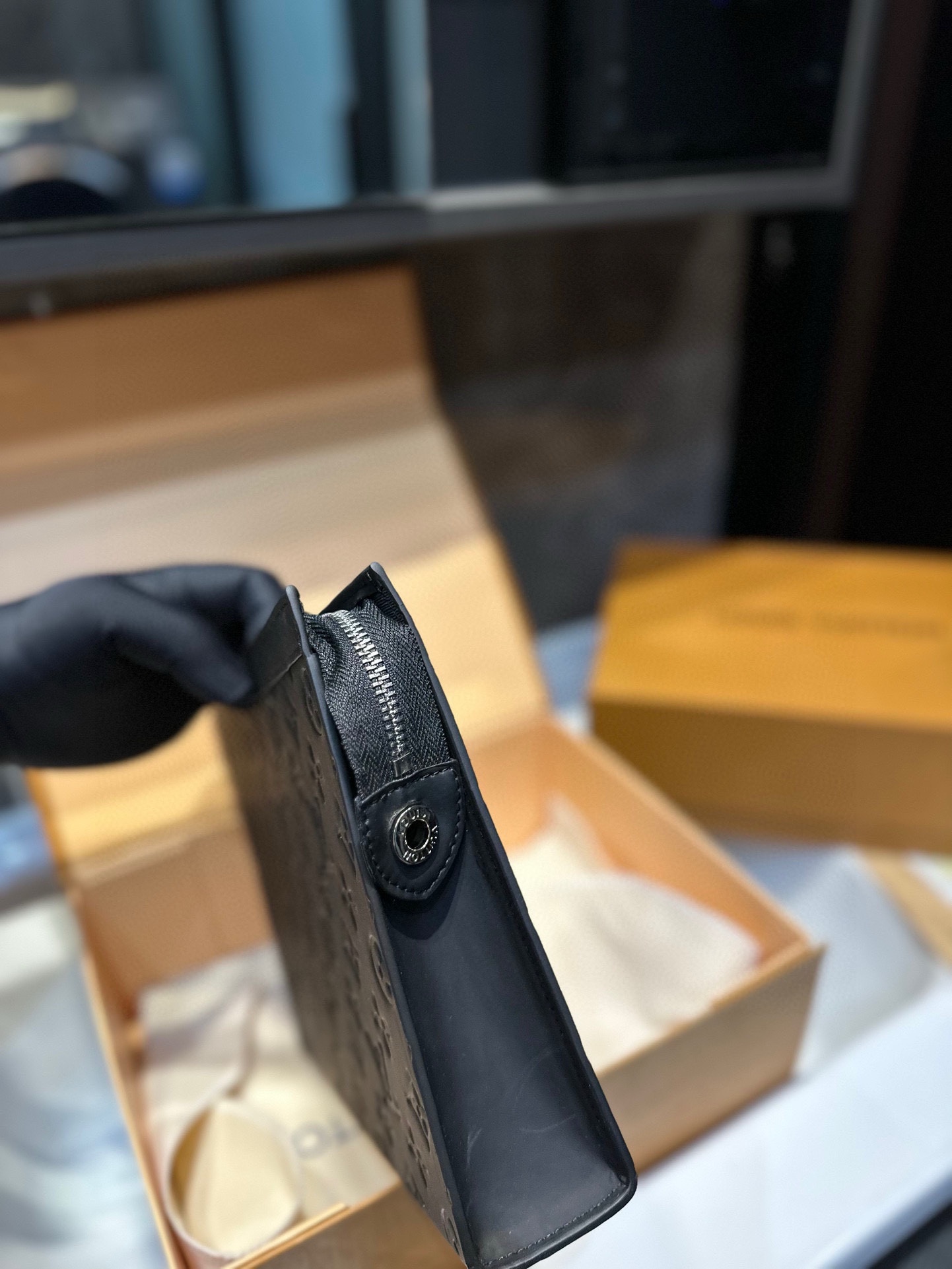 Louis new arrival handbag size: 26 cm