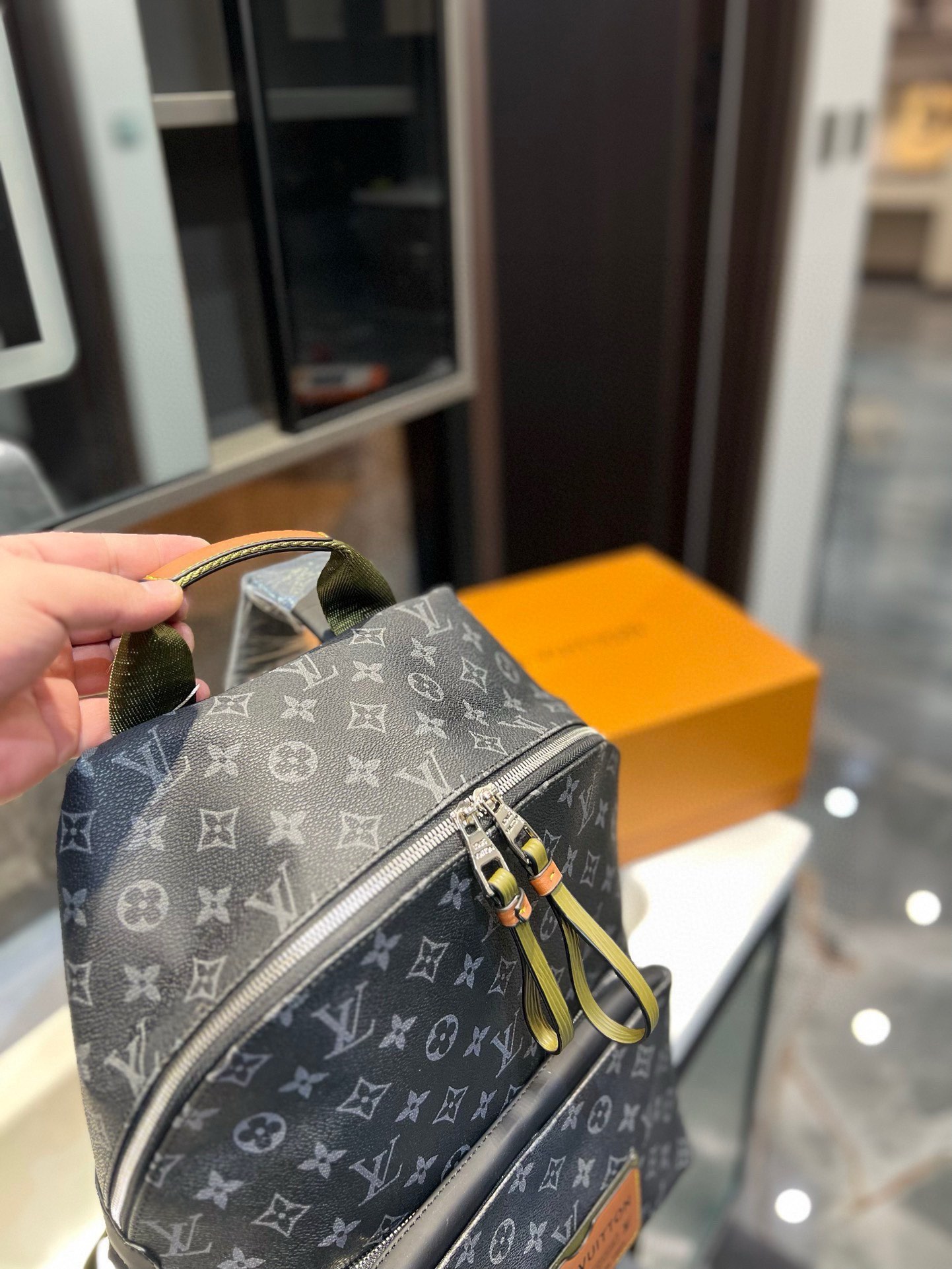 louis-new-arrival-backpack-bag-size-28-37-cm-519