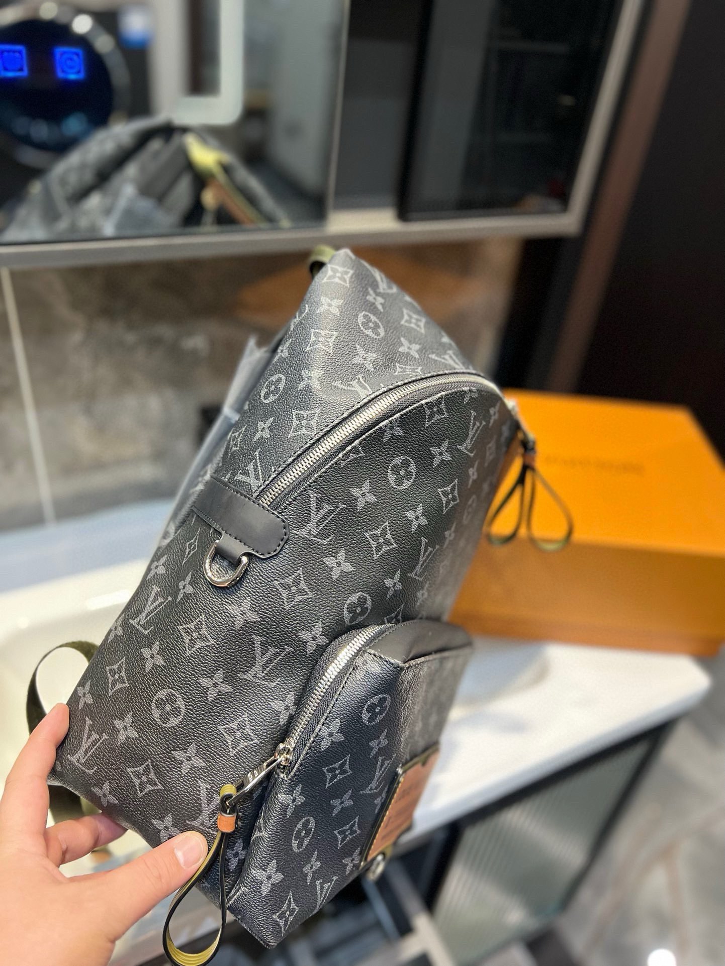 louis-new-arrival-backpack-bag-size-28-37-cm-519