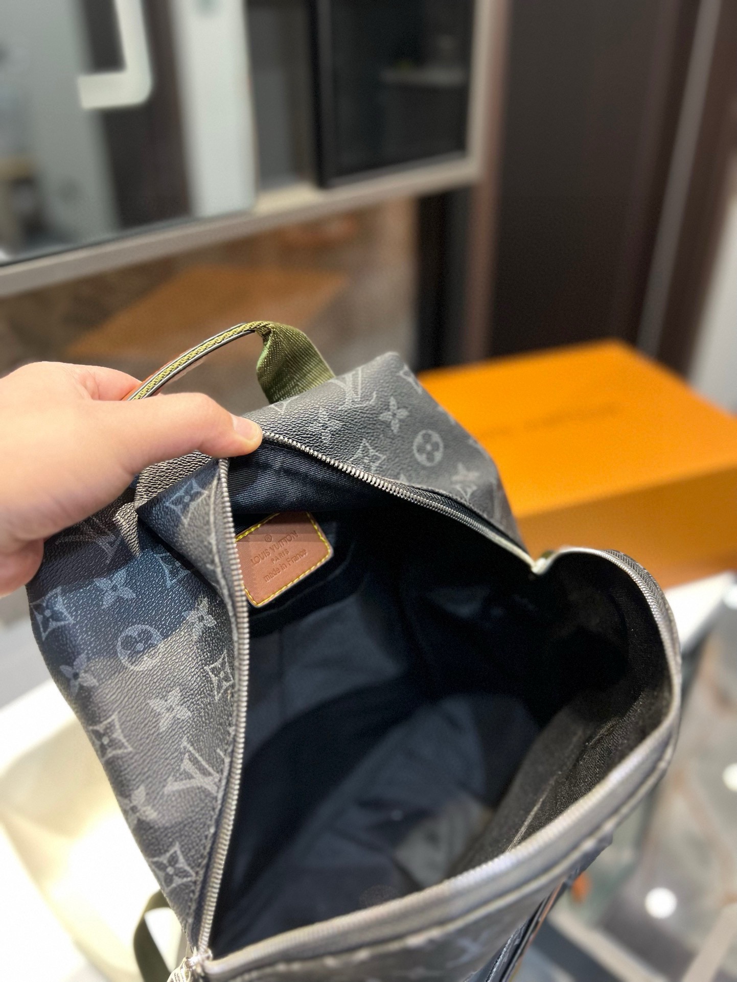 louis-new-arrival-backpack-bag-size-28-37-cm-519