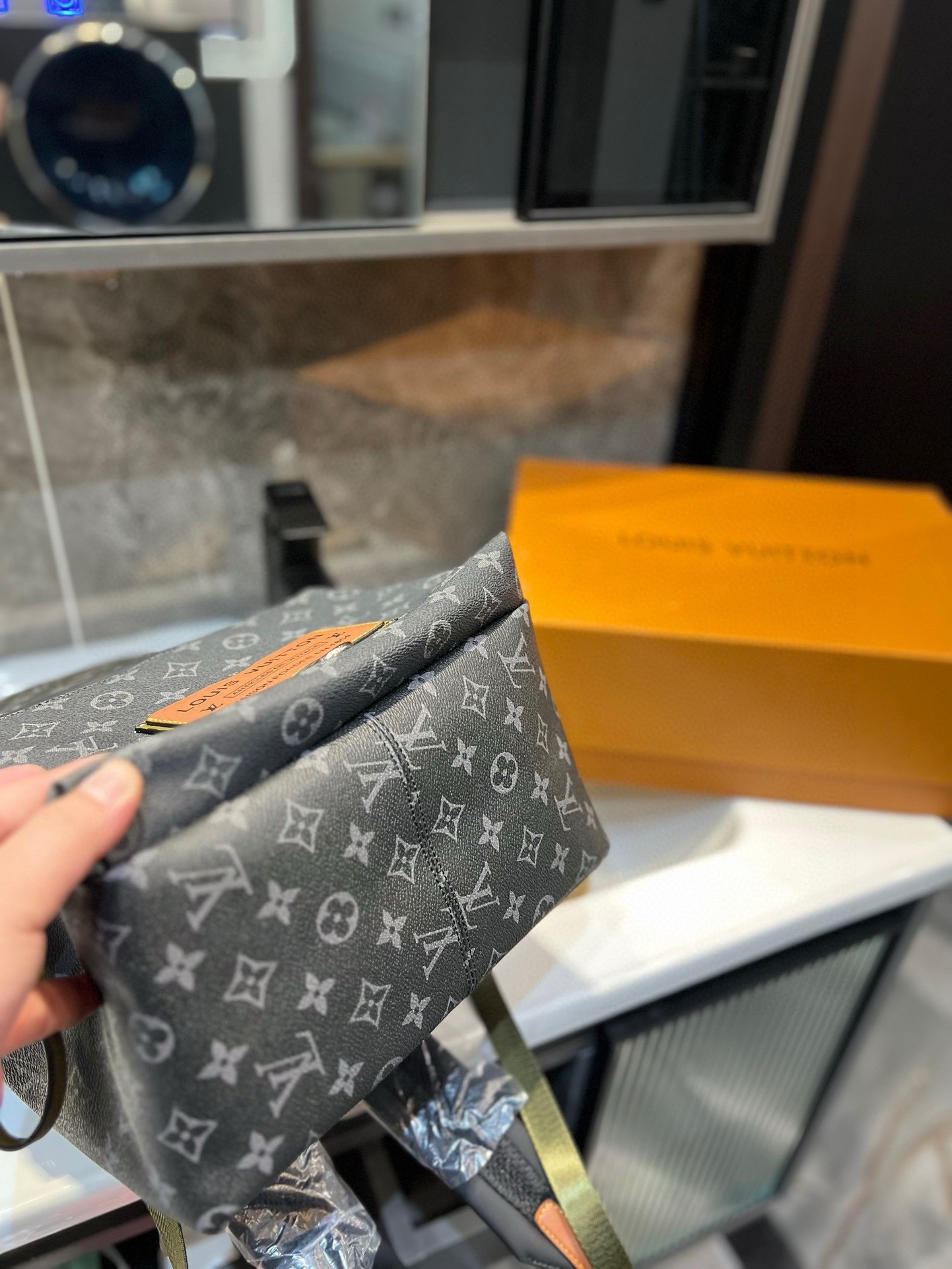 louis-new-arrival-backpack-bag-size-28-37-cm-519