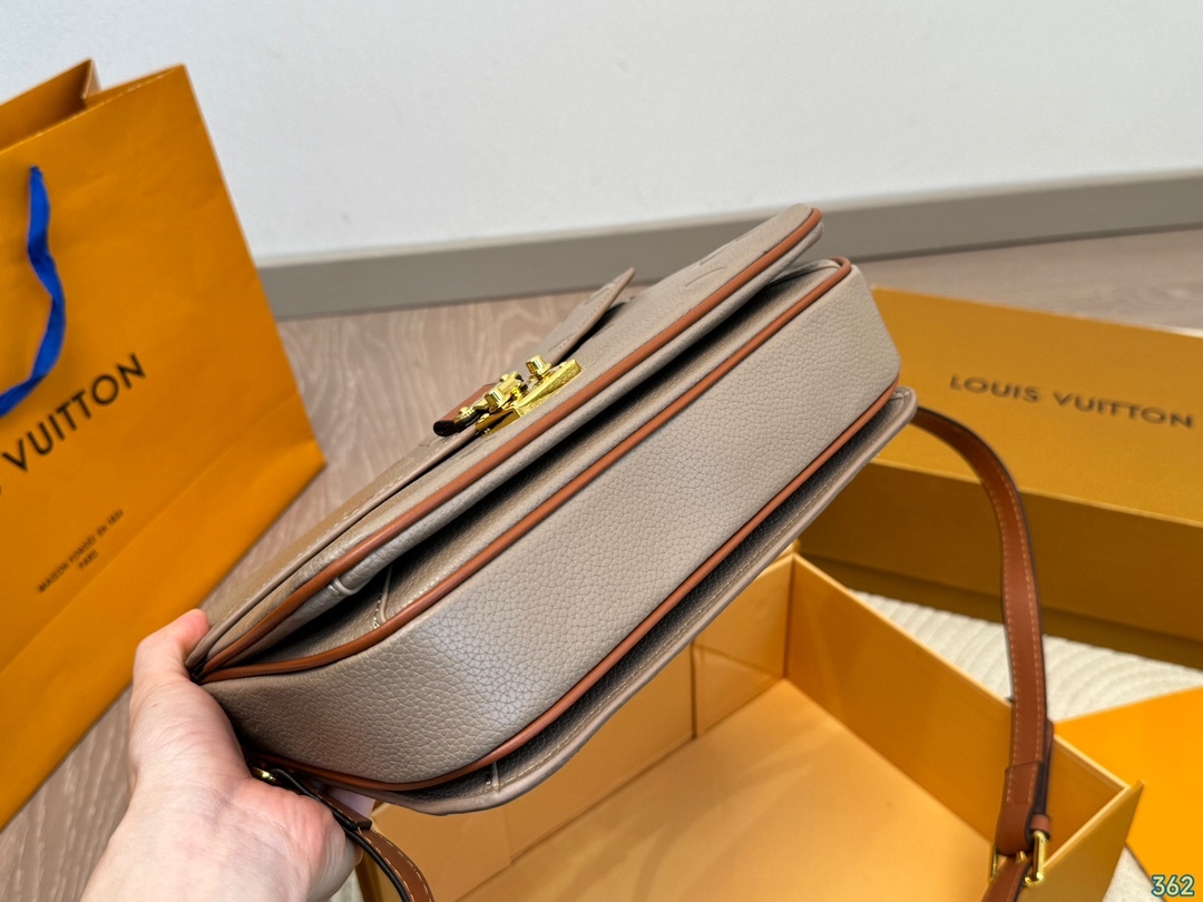 louis-2024-new-arrival-pochette-bag-size-24-18-cm-859