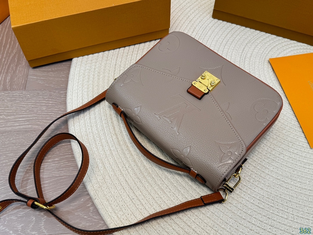 louis-2024-new-arrival-pochette-bag-size-24-18-cm-859