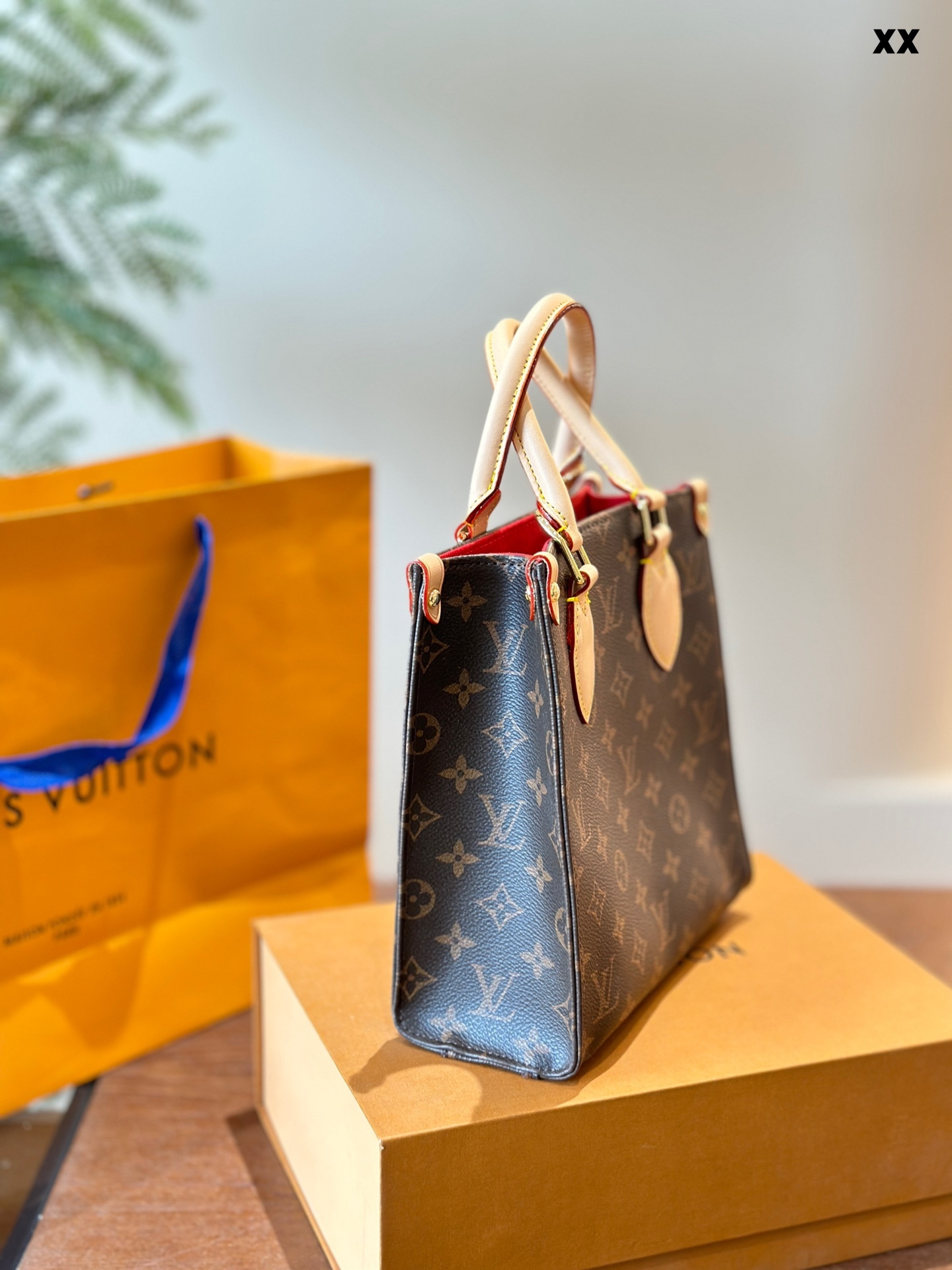 Louis new arrival bag size: 20*24 cm