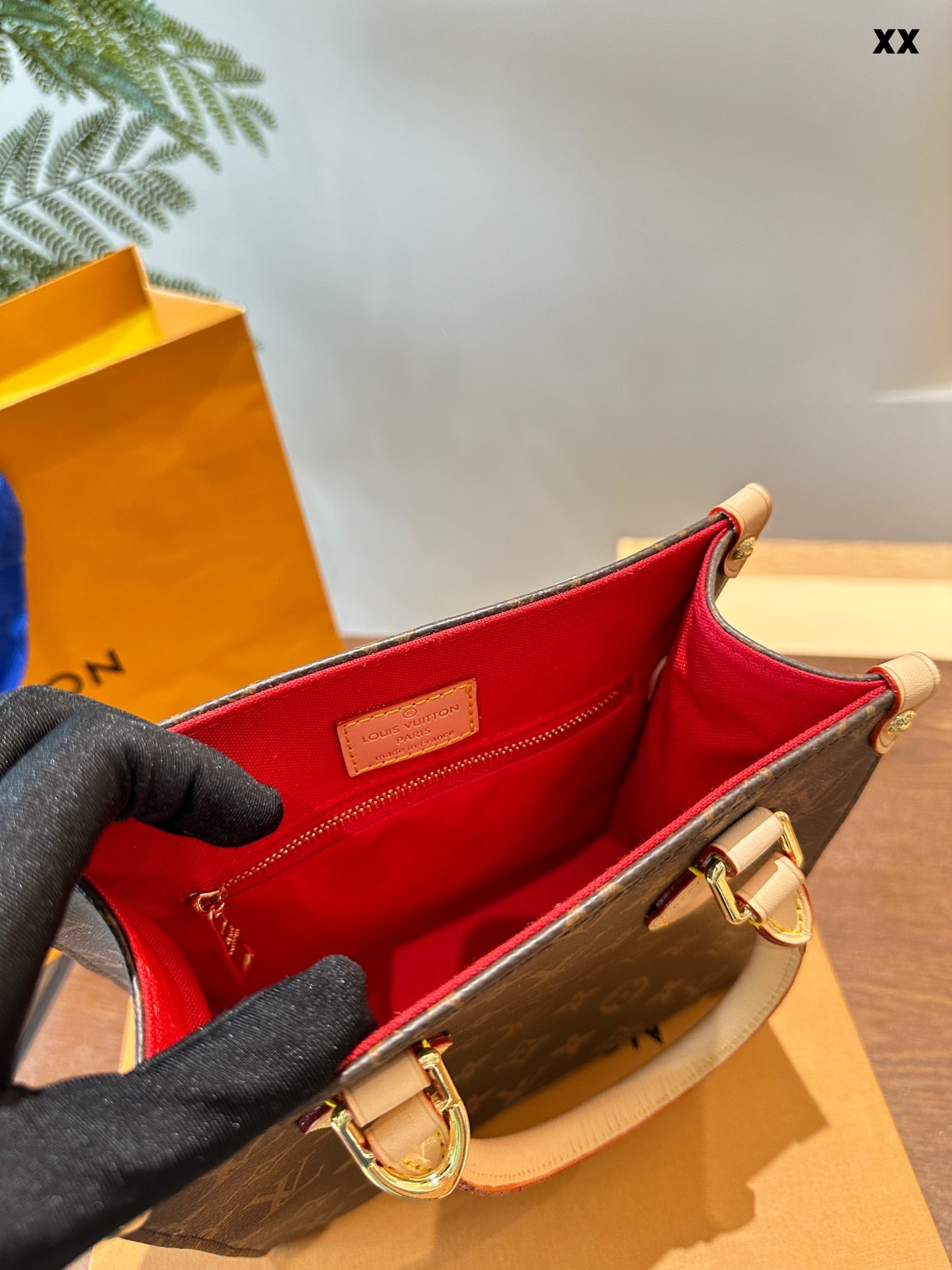 Louis new arrival bag size: 20*24 cm