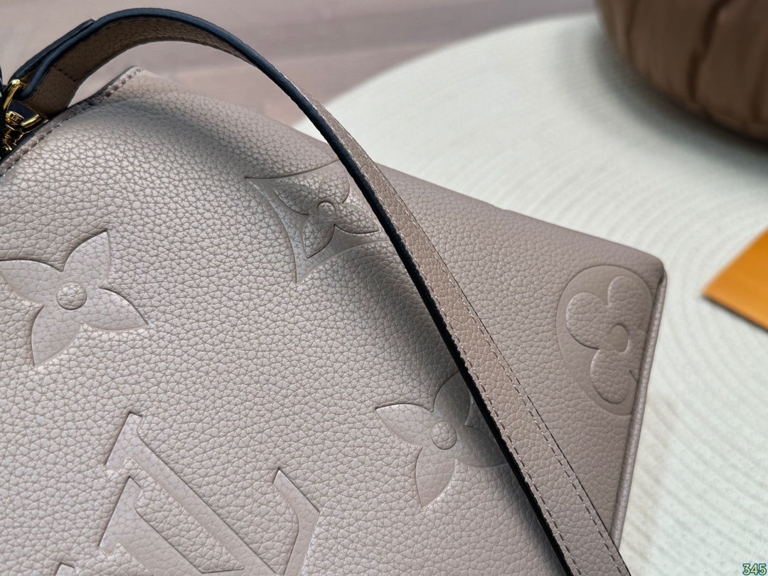 Louis new arrival Montaigne bag size: 28 * 20 cm