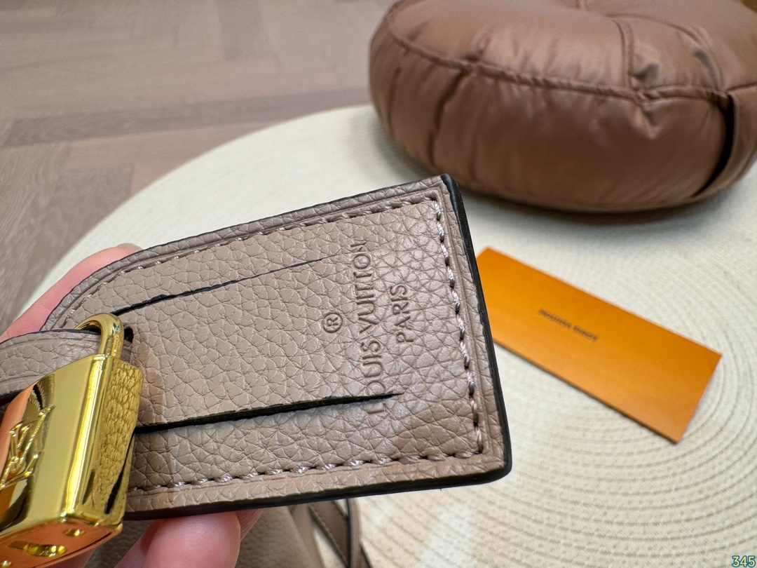 Louis new arrival Montaigne bag size: 28 * 20 cm