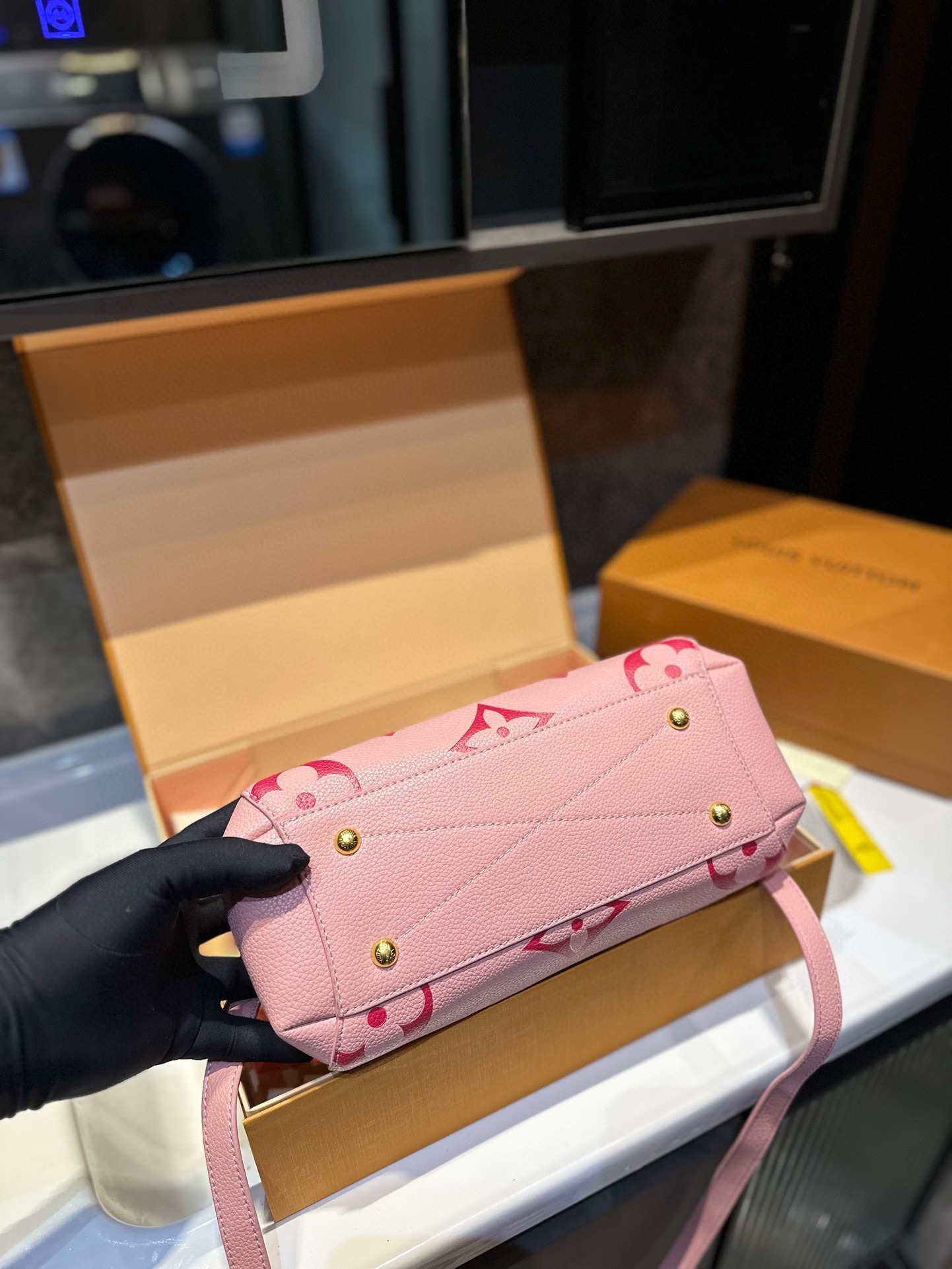 louis-2024-new-arrival-montaigne-bag-size-28-20-cm-2802